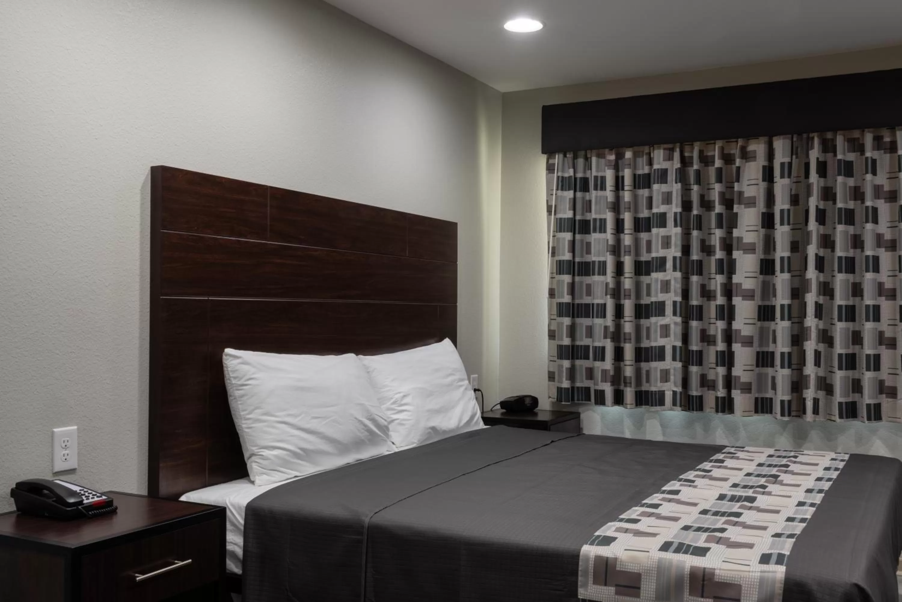 King Room - Non-Smoking in Budget Inn & Suites Baton Rouge