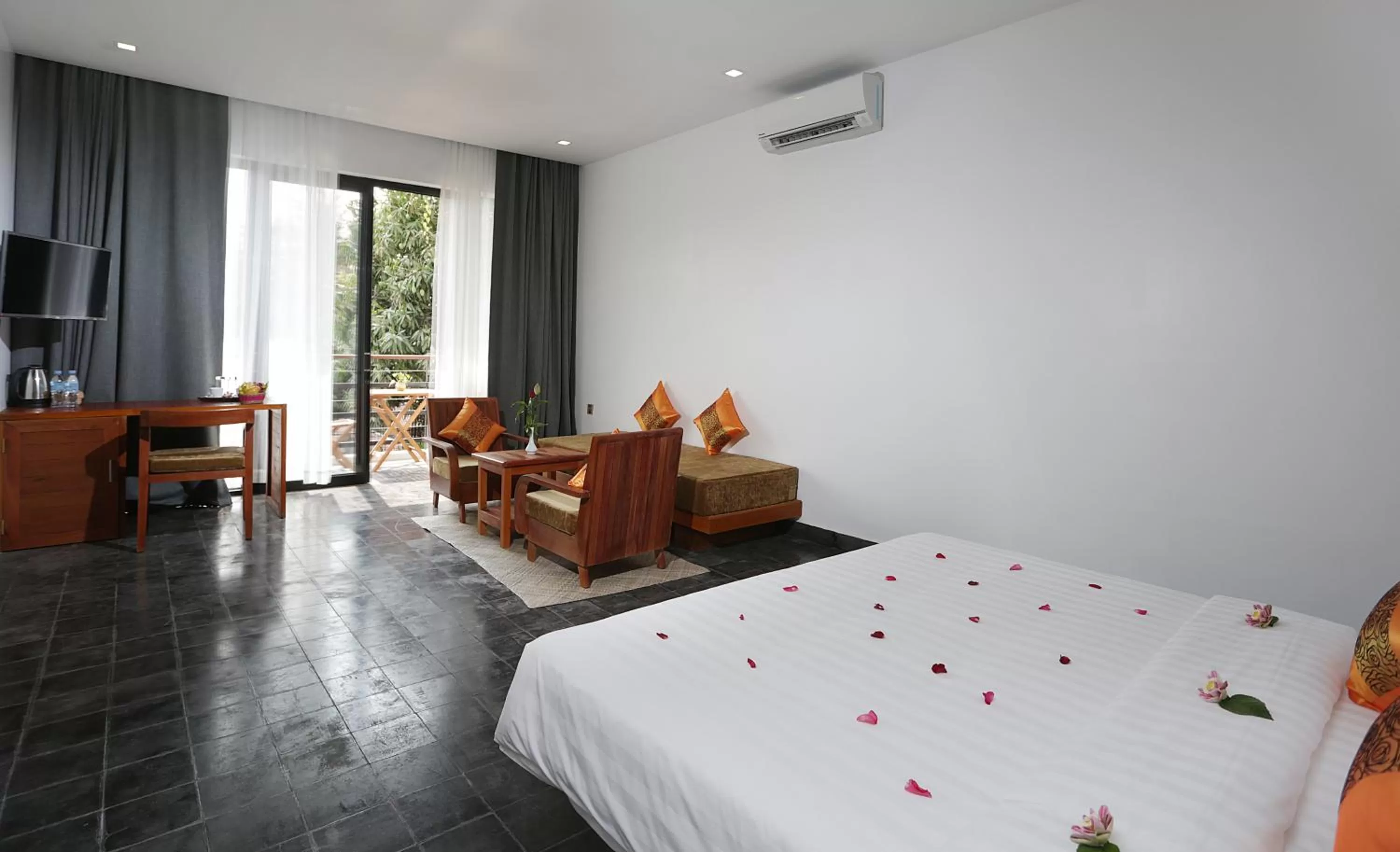 Luxury Balcony in Sam So Boutique Villa