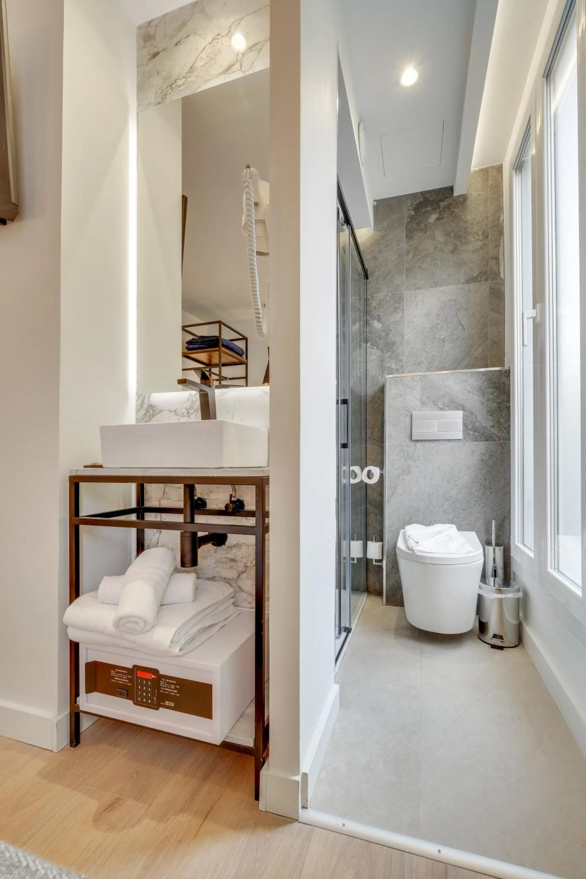 Shower in Hotel Beausejour