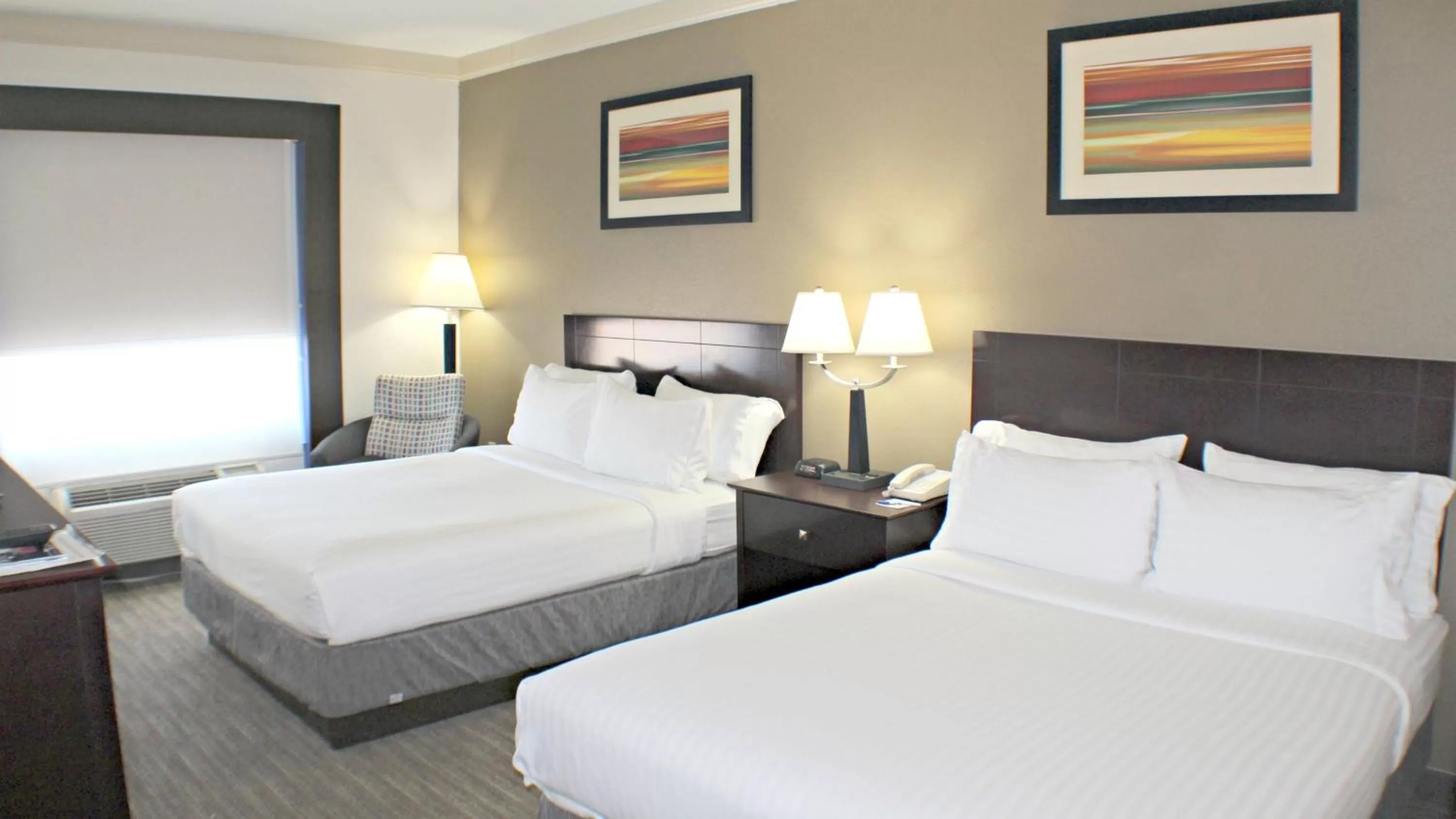 Standard Queen Room with Two Queen Beds and Tub - Communications Accessible in Holiday Inn Express & Suites Plainview by IHG