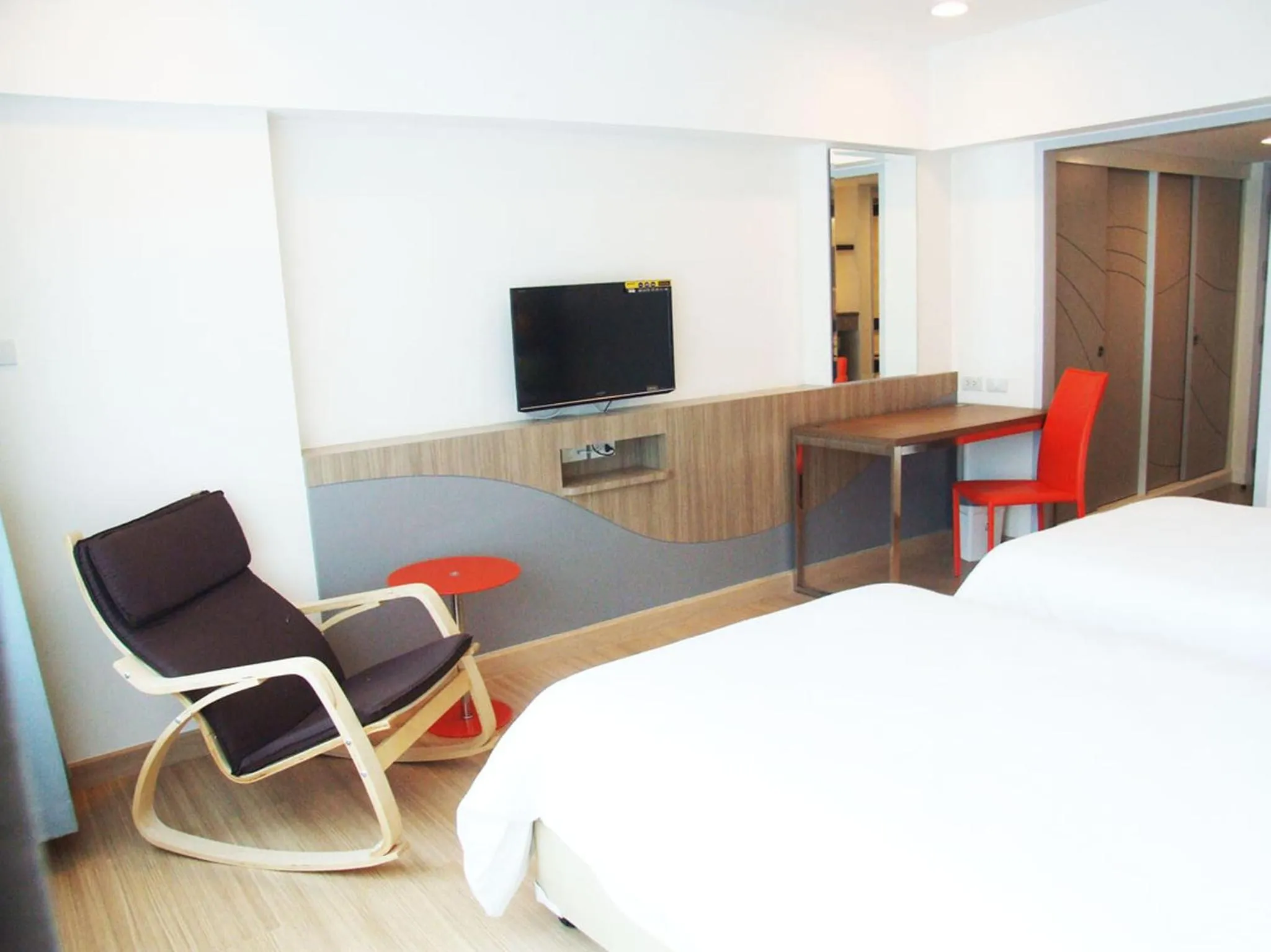 Deluxe Twin Room in Grand Tower Inn Sathorn Hotel