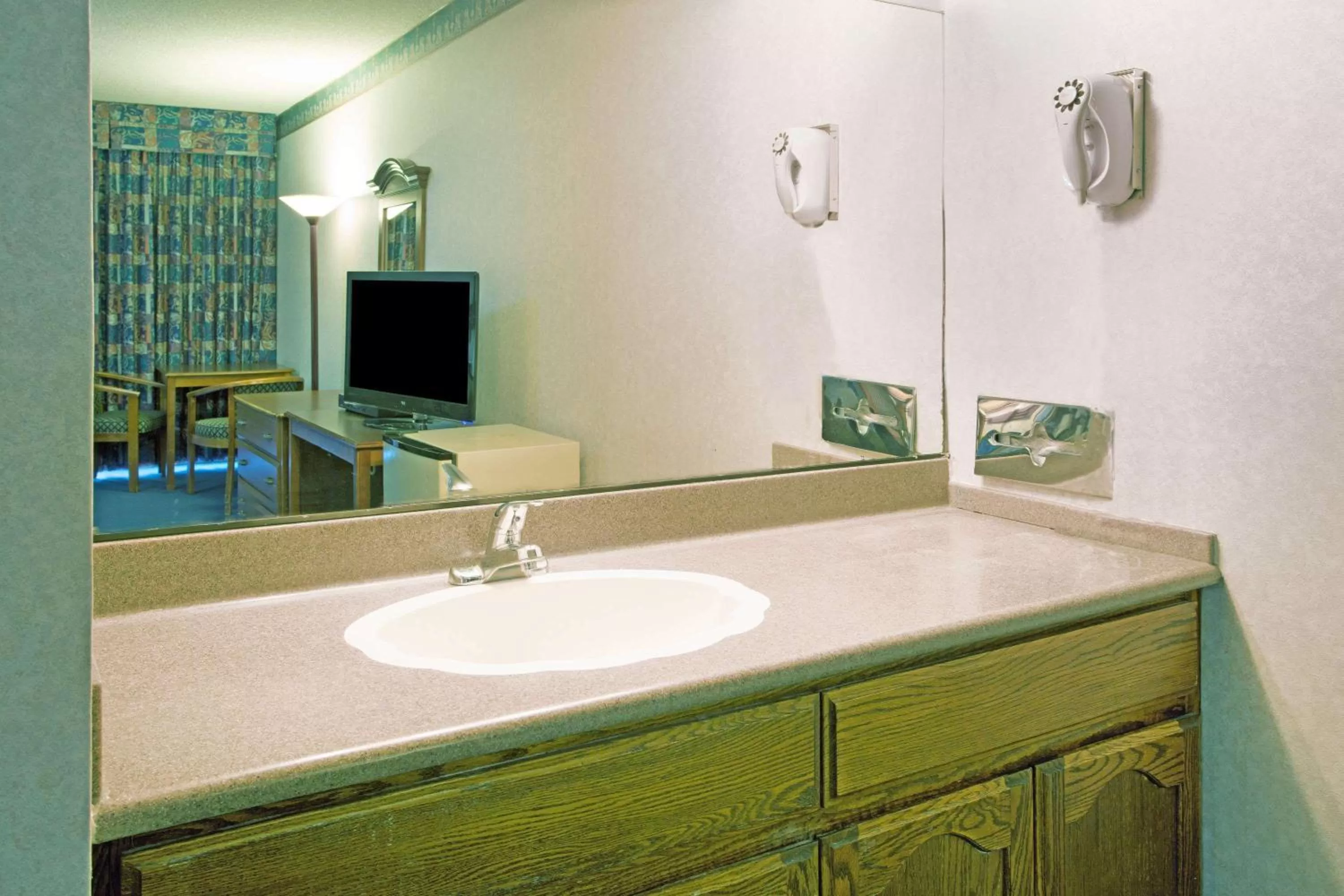 Queen Room with Two Queen Beds - Non-Smoking in Travelodge by Wyndham Ocean Front