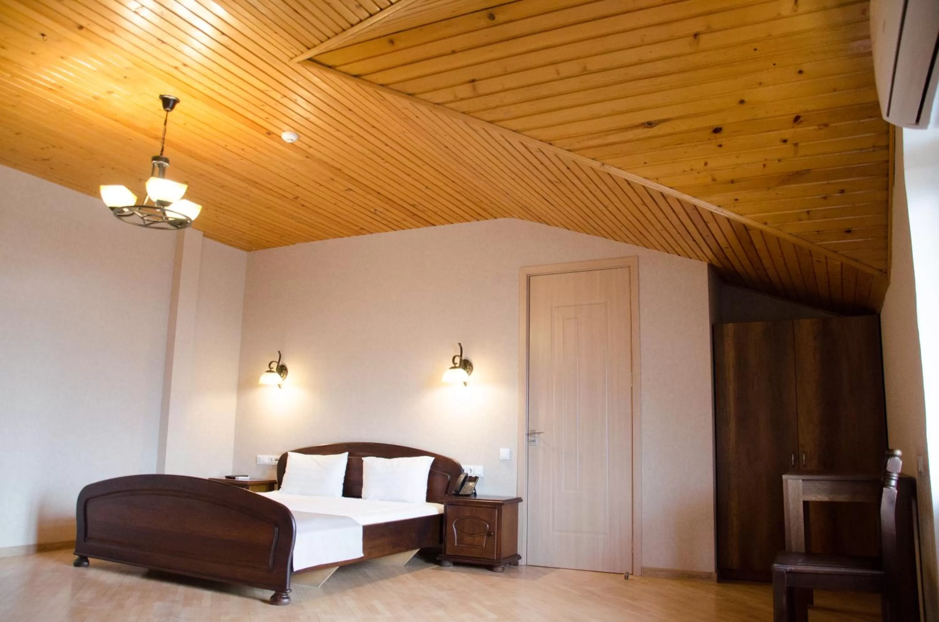 Double Room with Balcony and City View in Hotel Imperial House