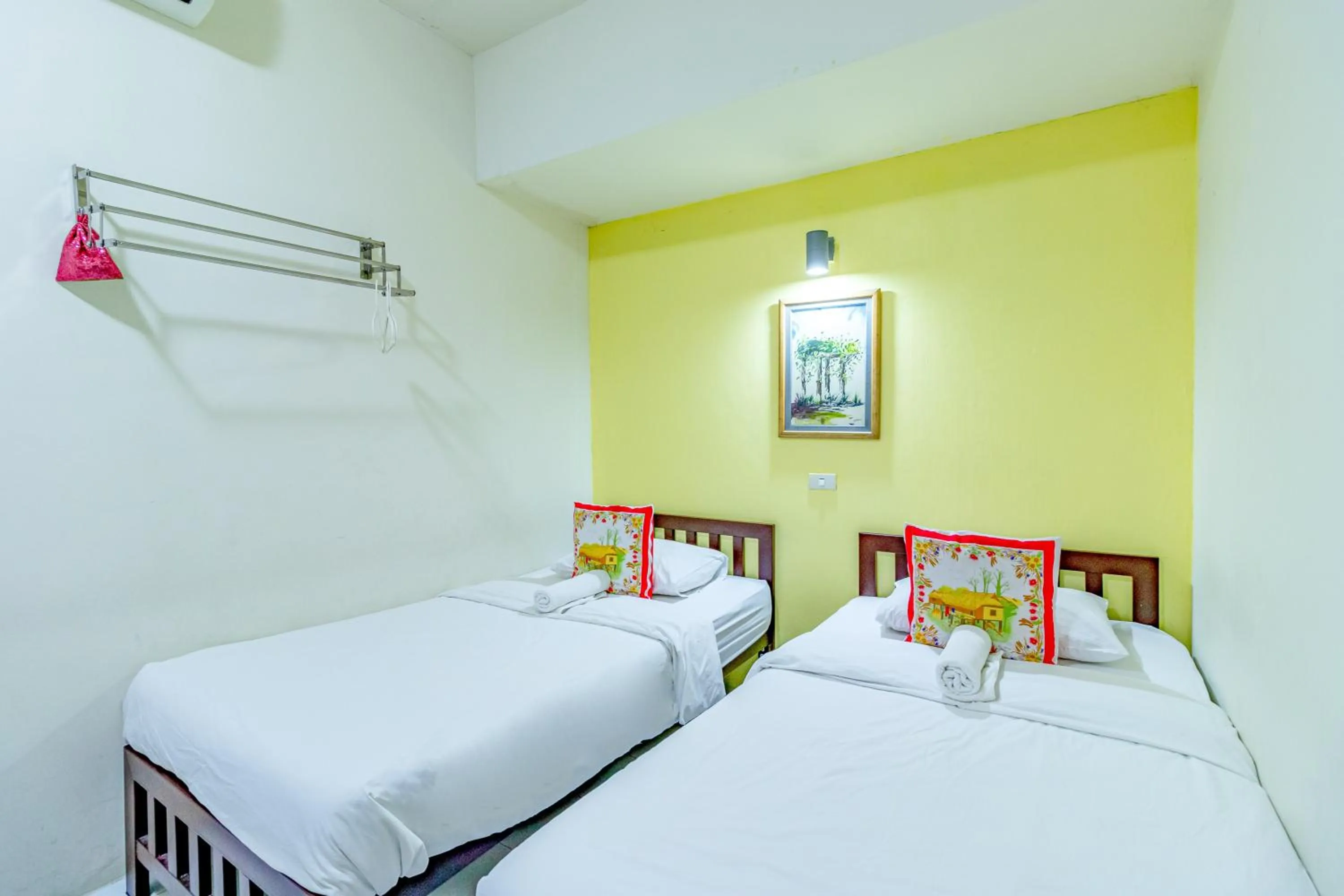 Twin Room with Private Bathroom in Sleep Dee Hostel