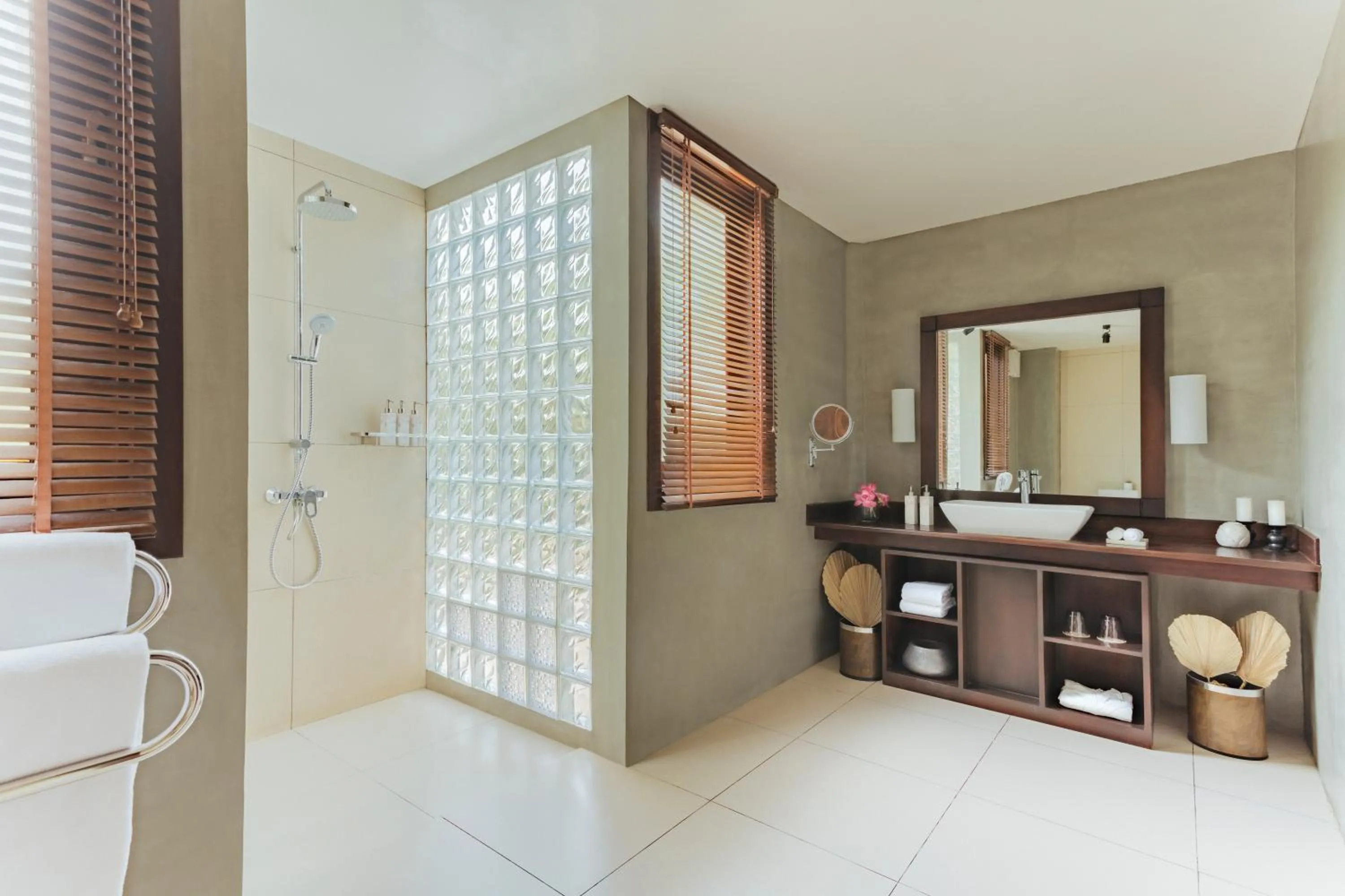 Lagoon Chalet in Uga Jungle Beach - Trincomalee