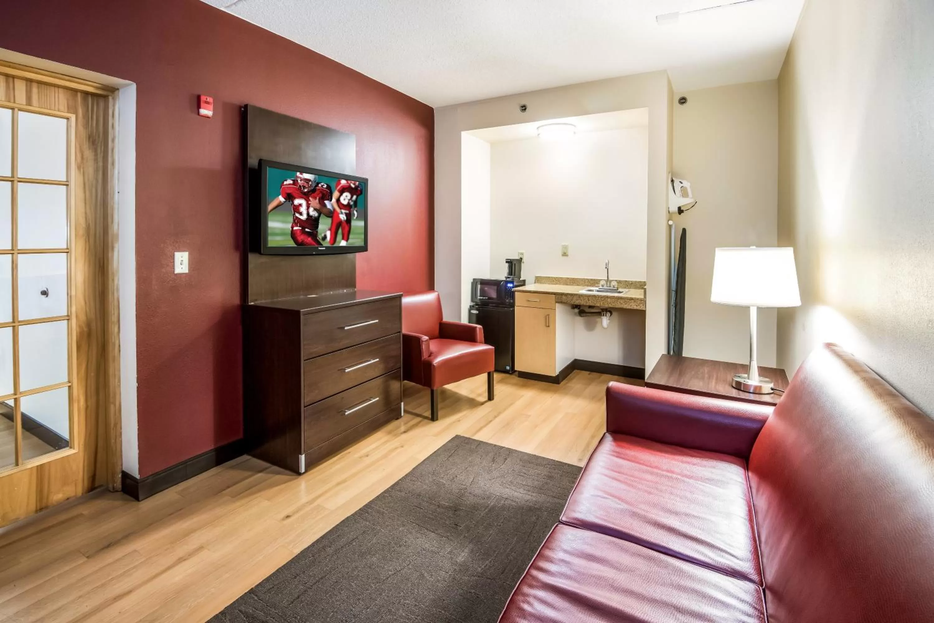 Suite with Two Double Beds Smoke Free in Red Roof PLUS Long Island - Garden City