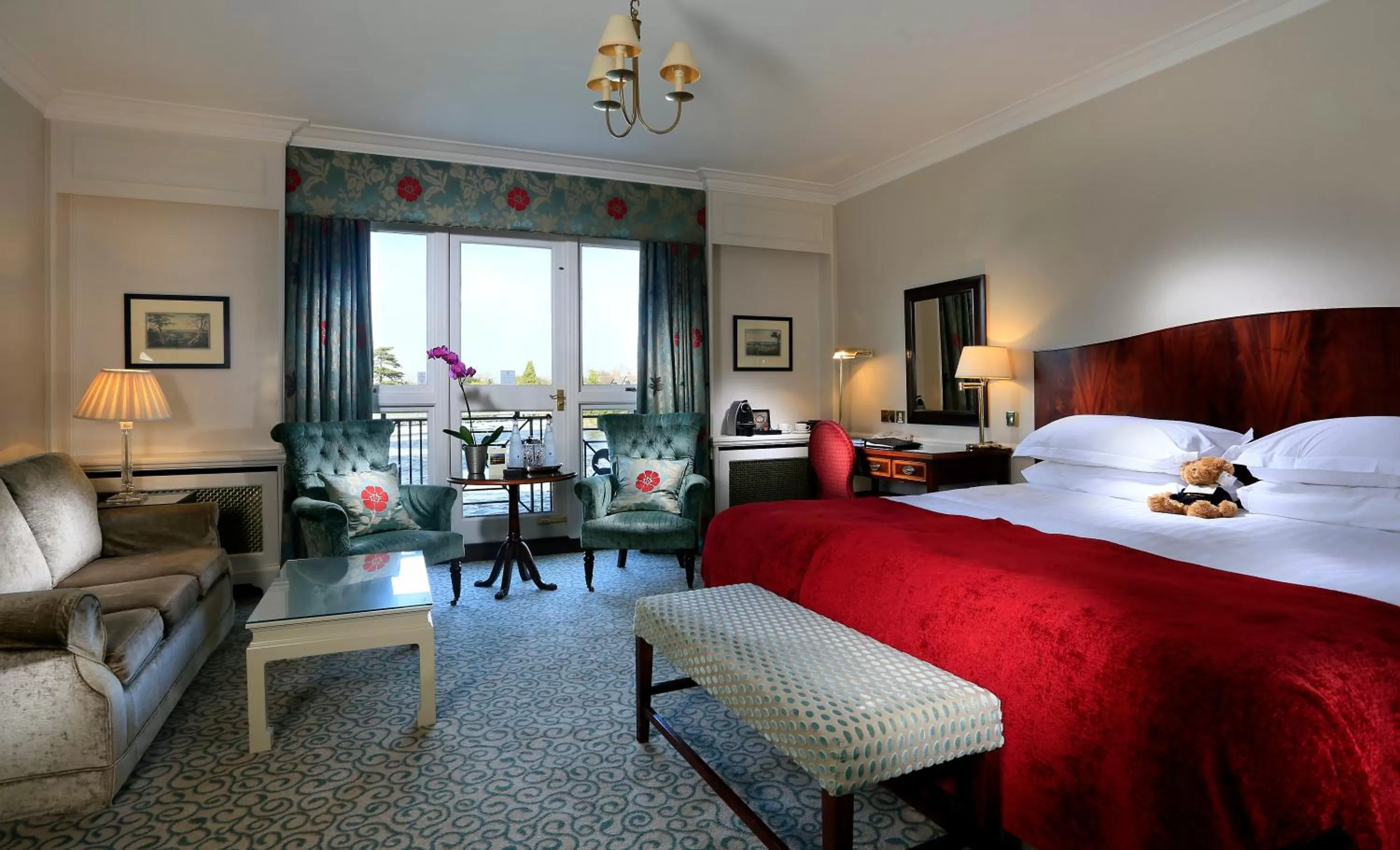 Deluxe King Room in Macdonald Compleat Angler