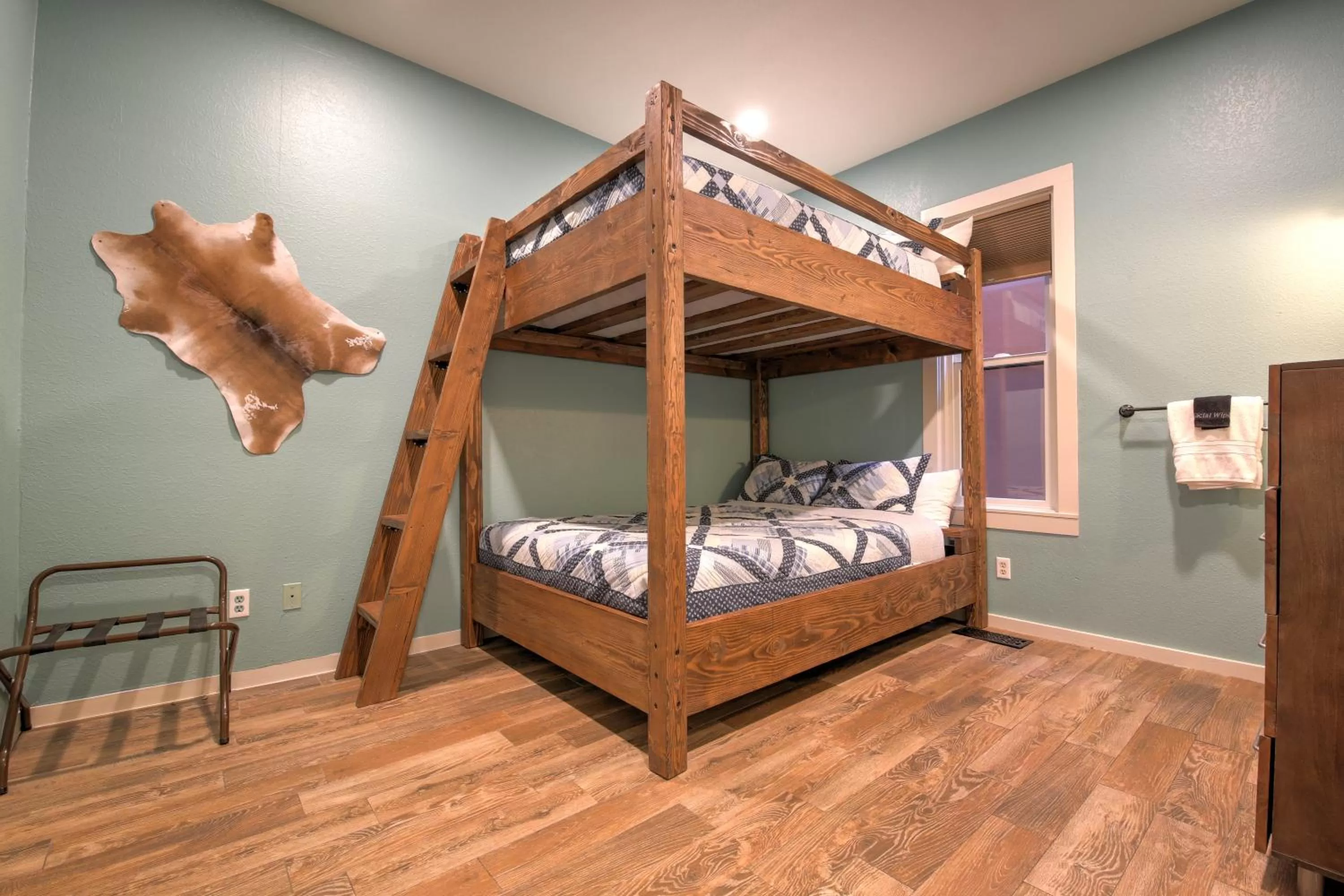 Queen Room with Queen Bunk Beds in The Groveland Hotel