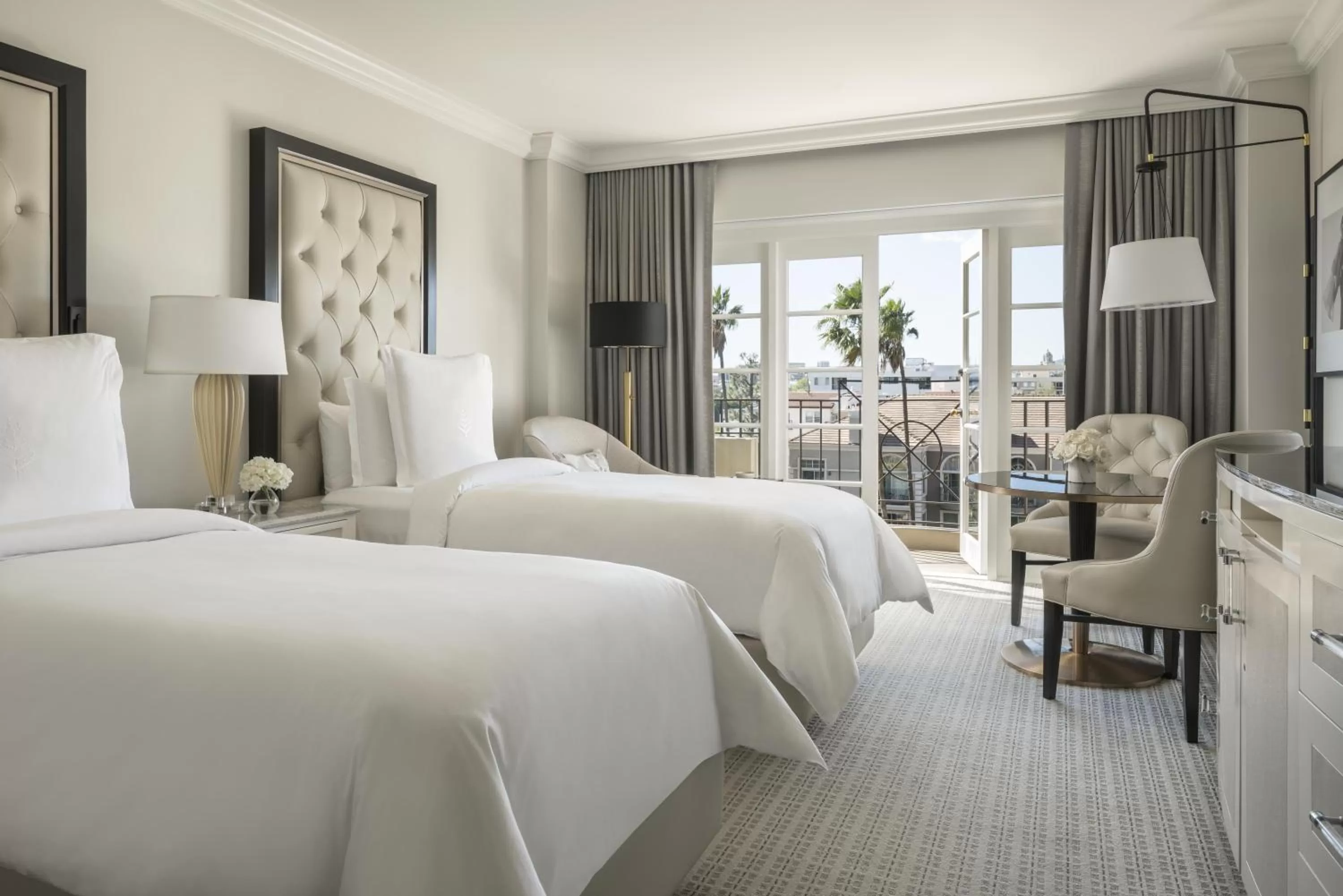 Deluxe Twin Room with Balcony in Four Seasons Hotel Los Angeles at Beverly Hills