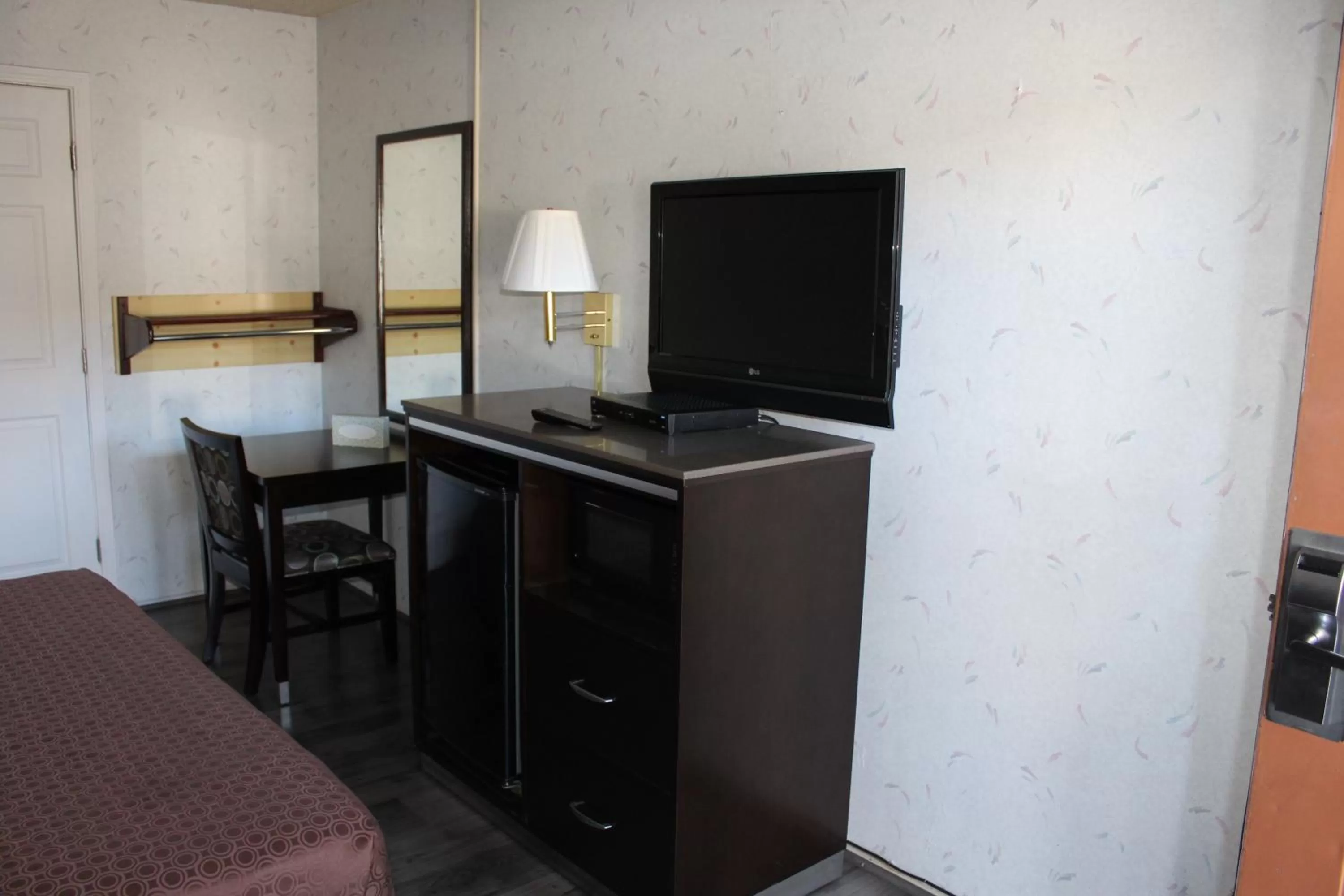King Room - single occupancy - Disability Access in Budget Inn Redwood City