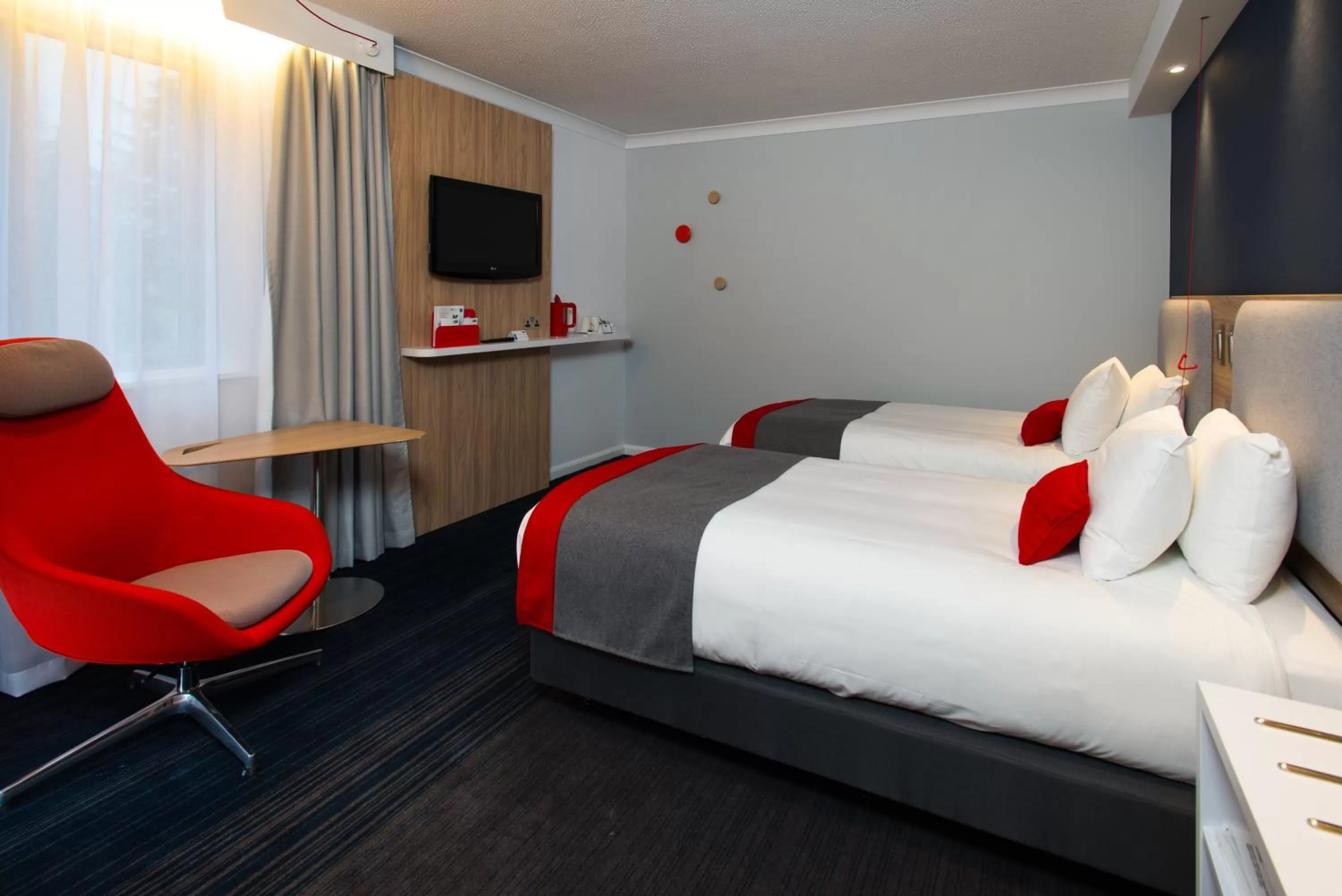Standard Twin Room with Free Hot Breakfast - Accessible in Holiday Inn Express Bath by IHG
