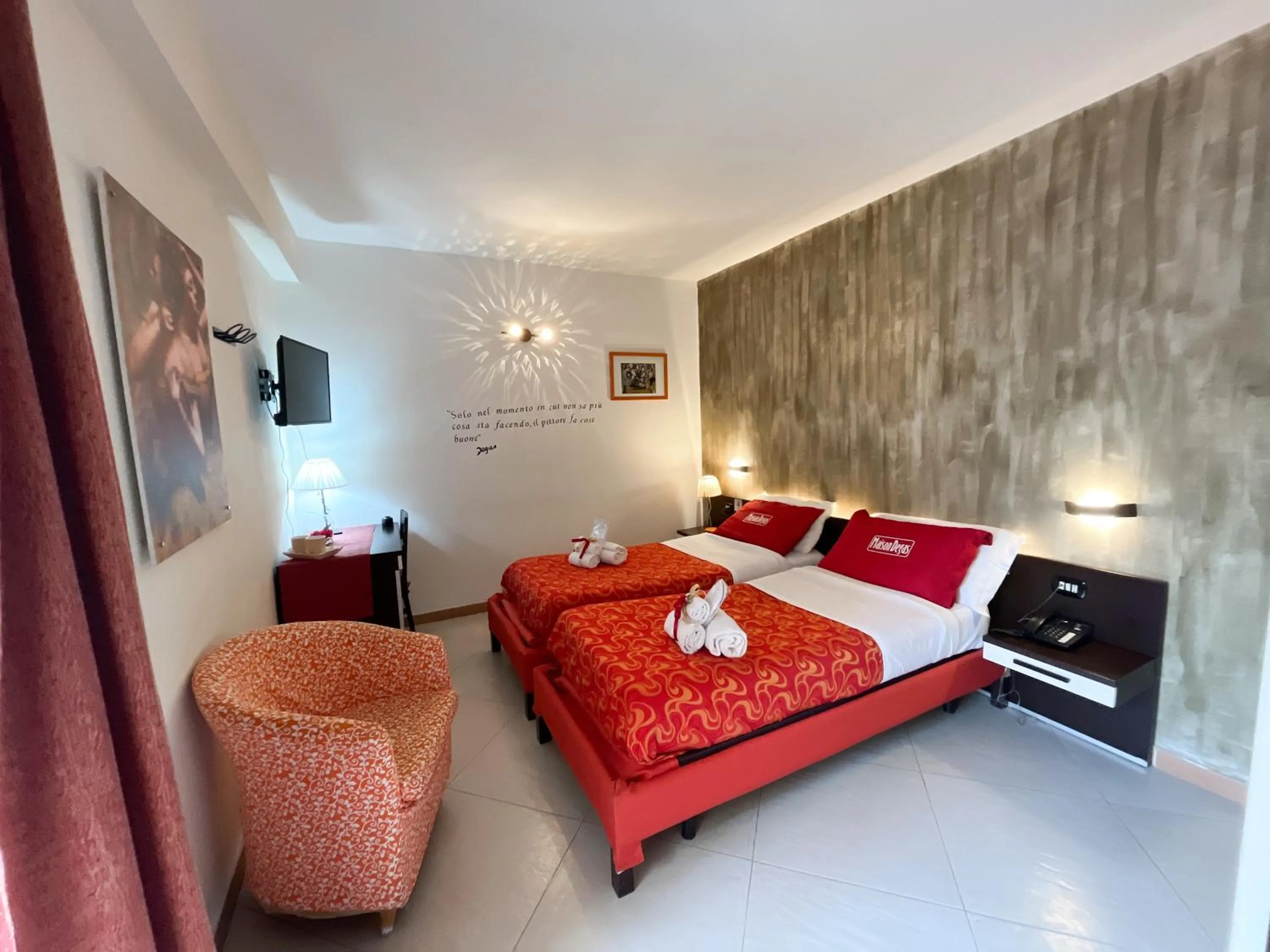 Economy Twin Room in Hotel Maison Degas