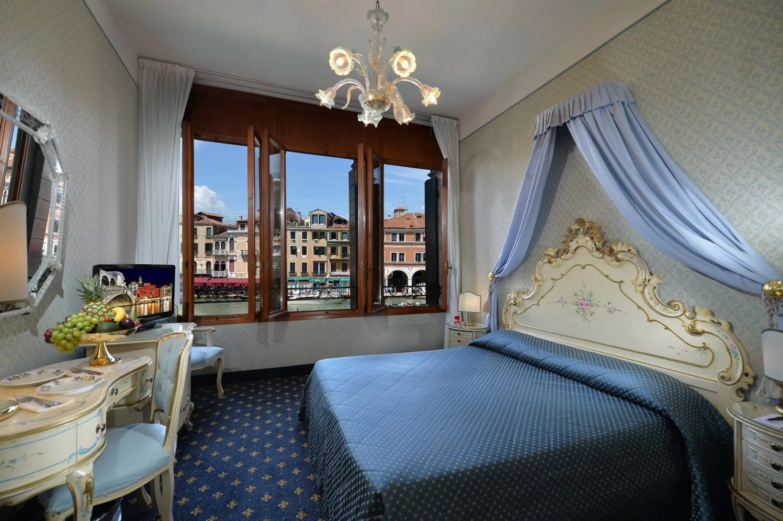 Double Room with Grand Canal View - no smoking in Hotel Rialto