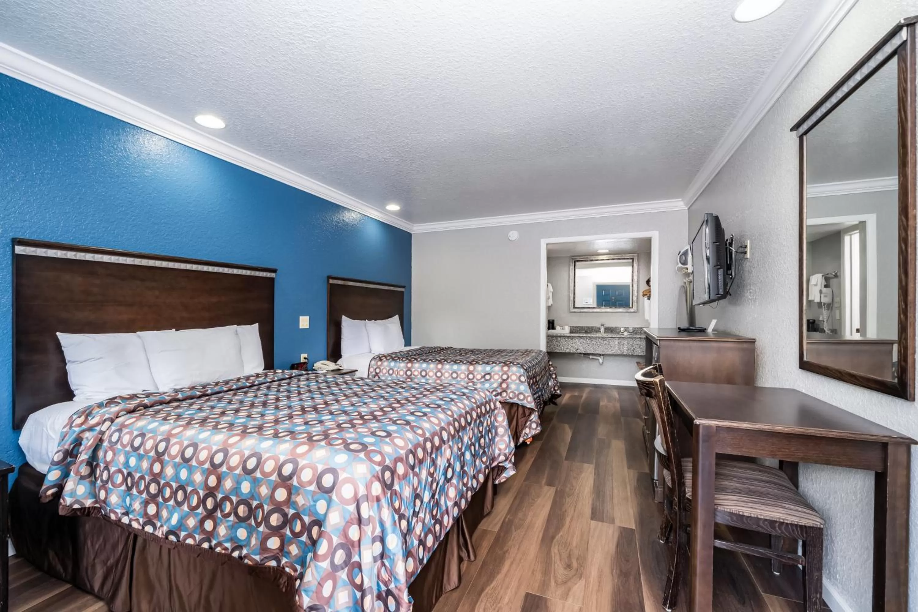 Double Room with Two Double Beds - Smoking in GatorTown Inn