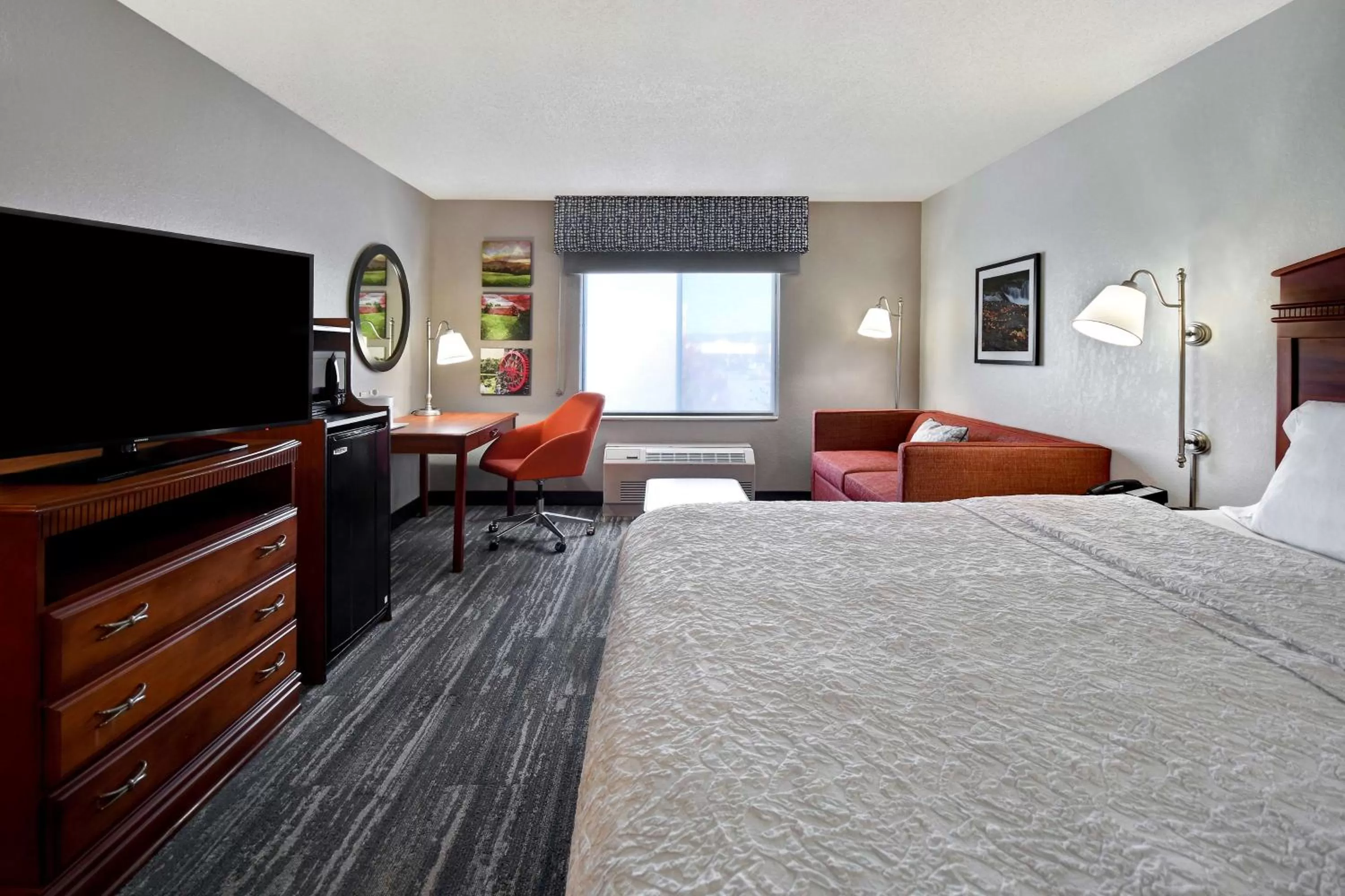 King Room with Sofa Bed and Study - Non-Smoking in Hampton Inn Rutland/Killington