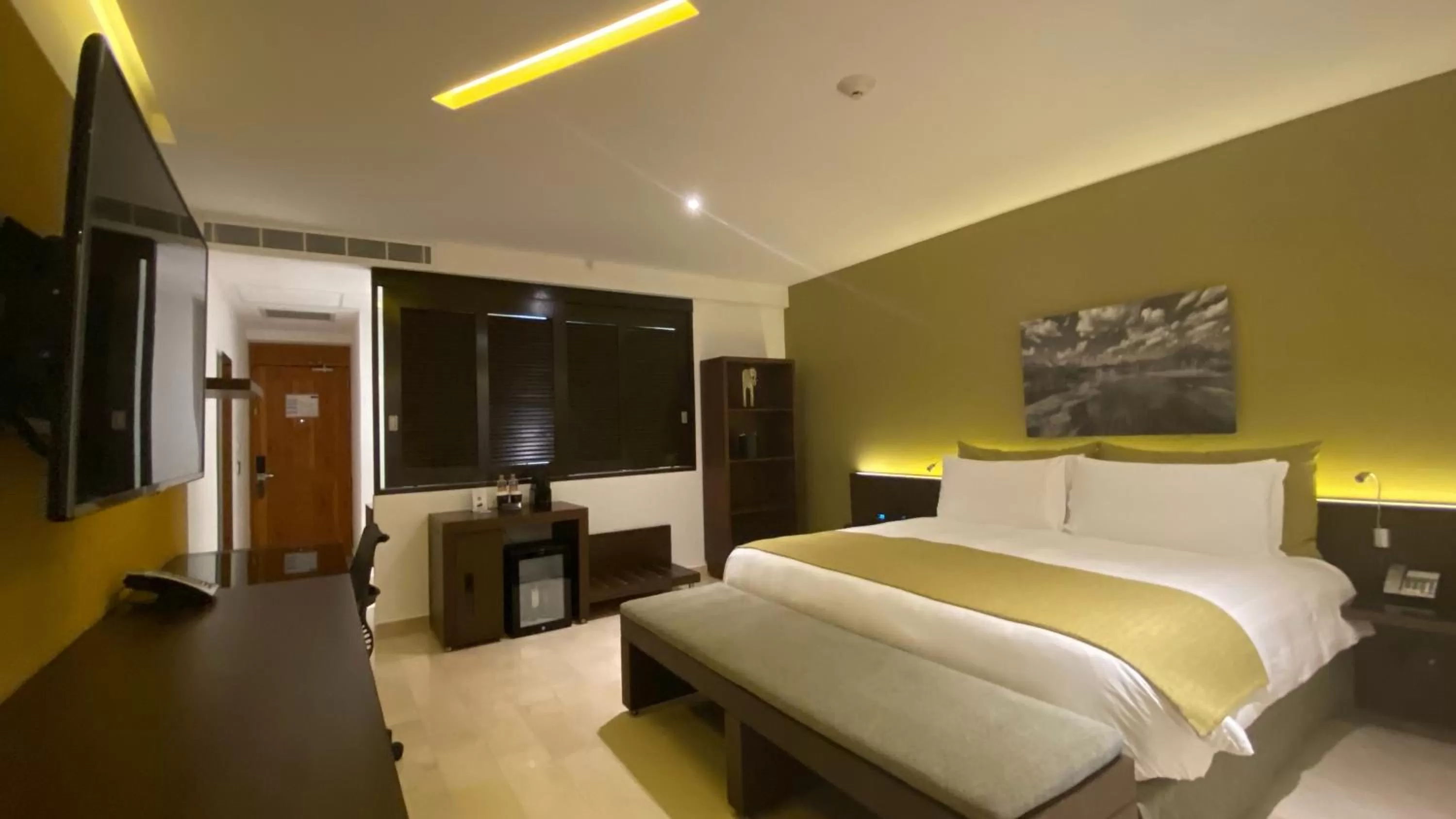 Club Signature Room with One King Bed in Presidente InterContinental Cancun Resort