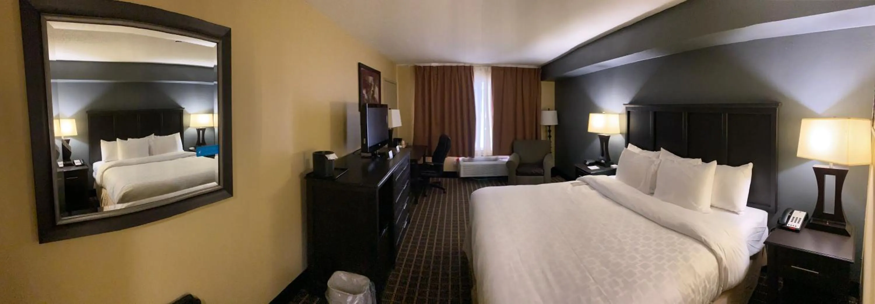 King Room - Non-Smoking in Clarion Inn & Suites