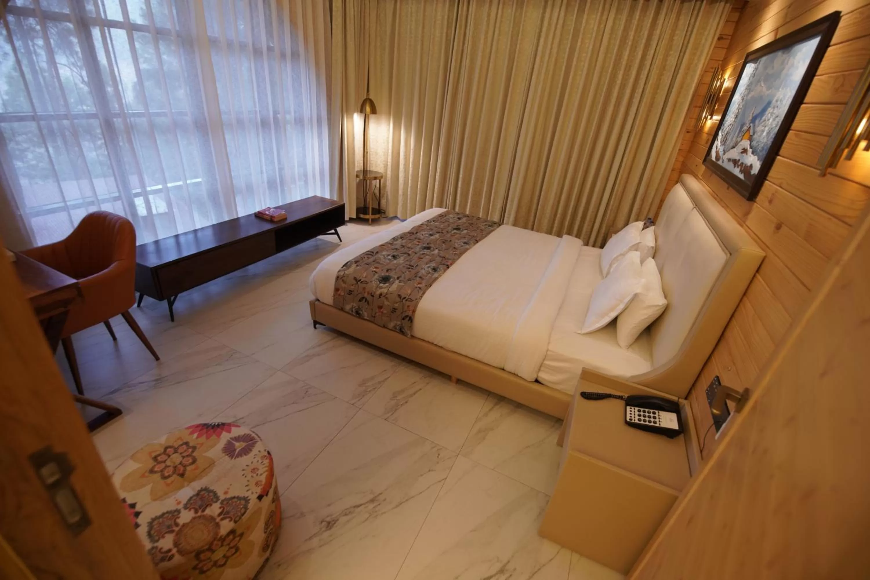 Queen Suite in Kasauli Hills Resort