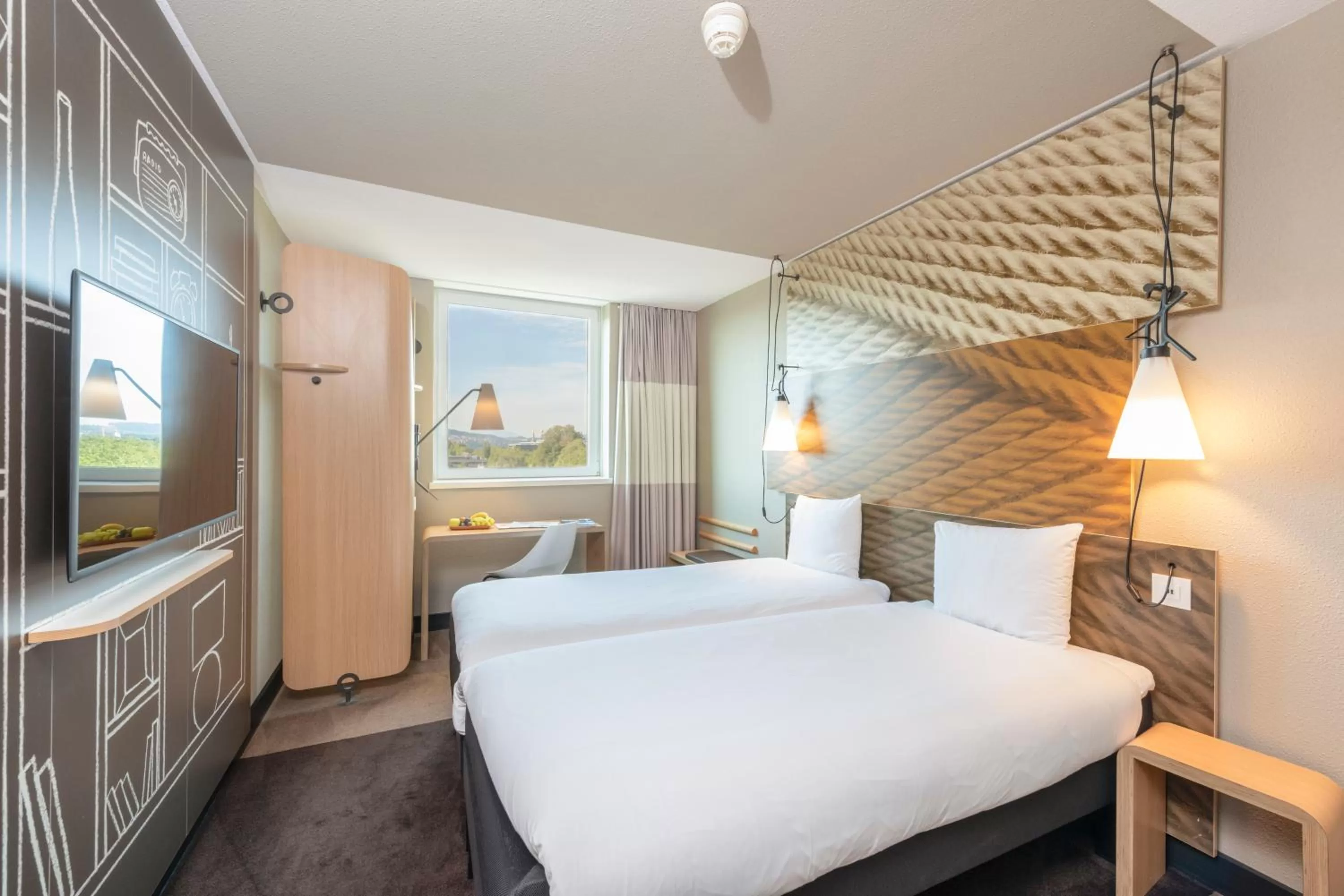 Standard Twin Room in ibis Bern Expo