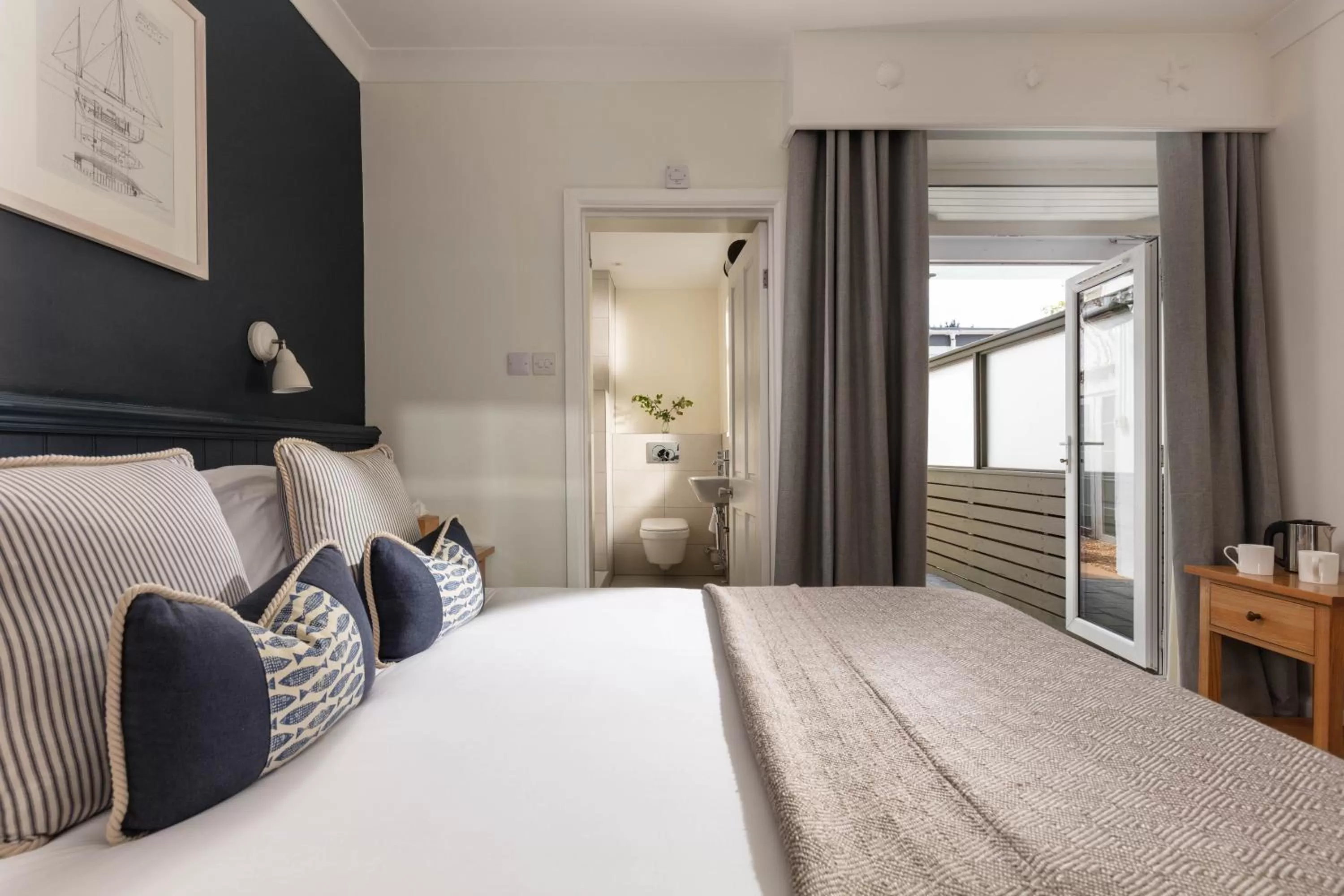 Cozy Double Room with Courtyard in St Michaels Resort, Falmouth