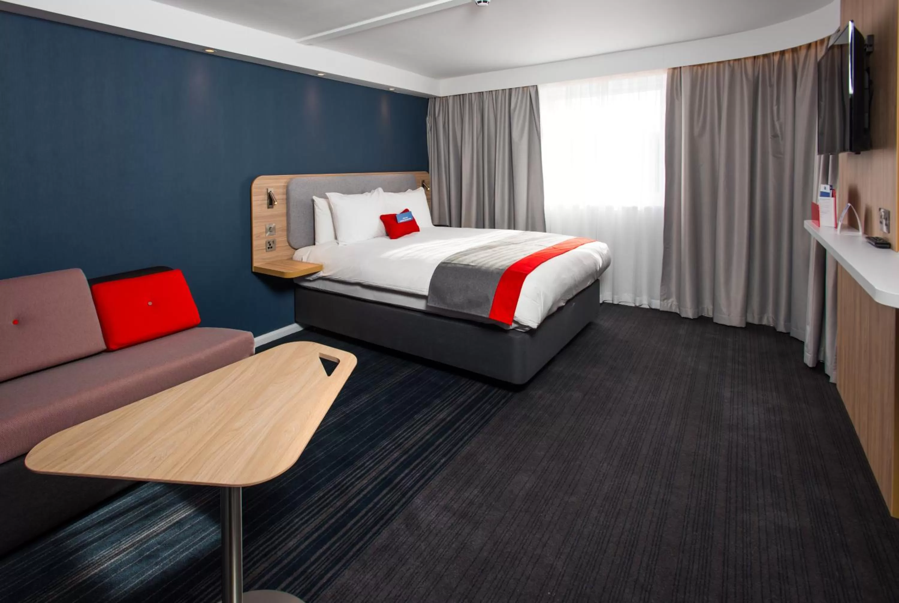 Standard Double Room with Sofa Bed and Free Hot Breakfast in Holiday Inn Express Portsmouth – North by IHG