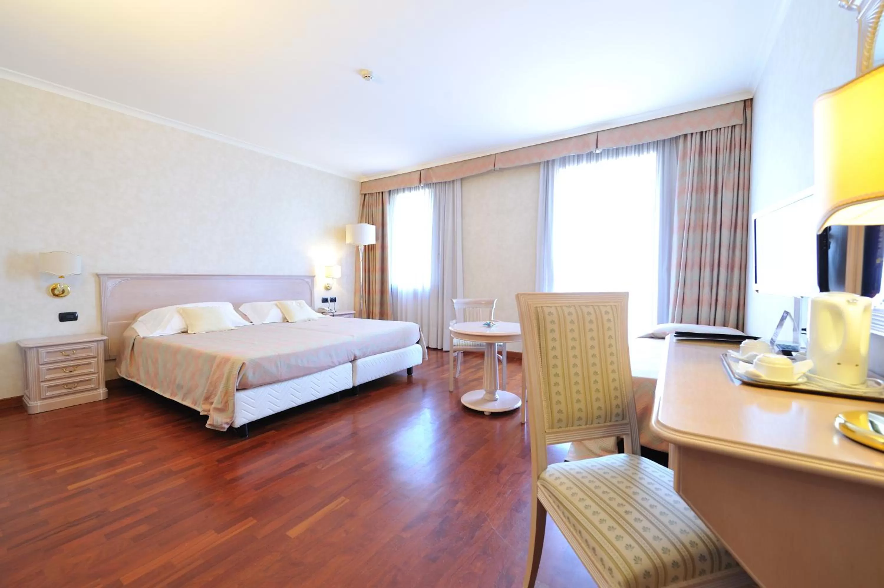 Photo of the whole room, Bed in Hotel Roxy Plaza