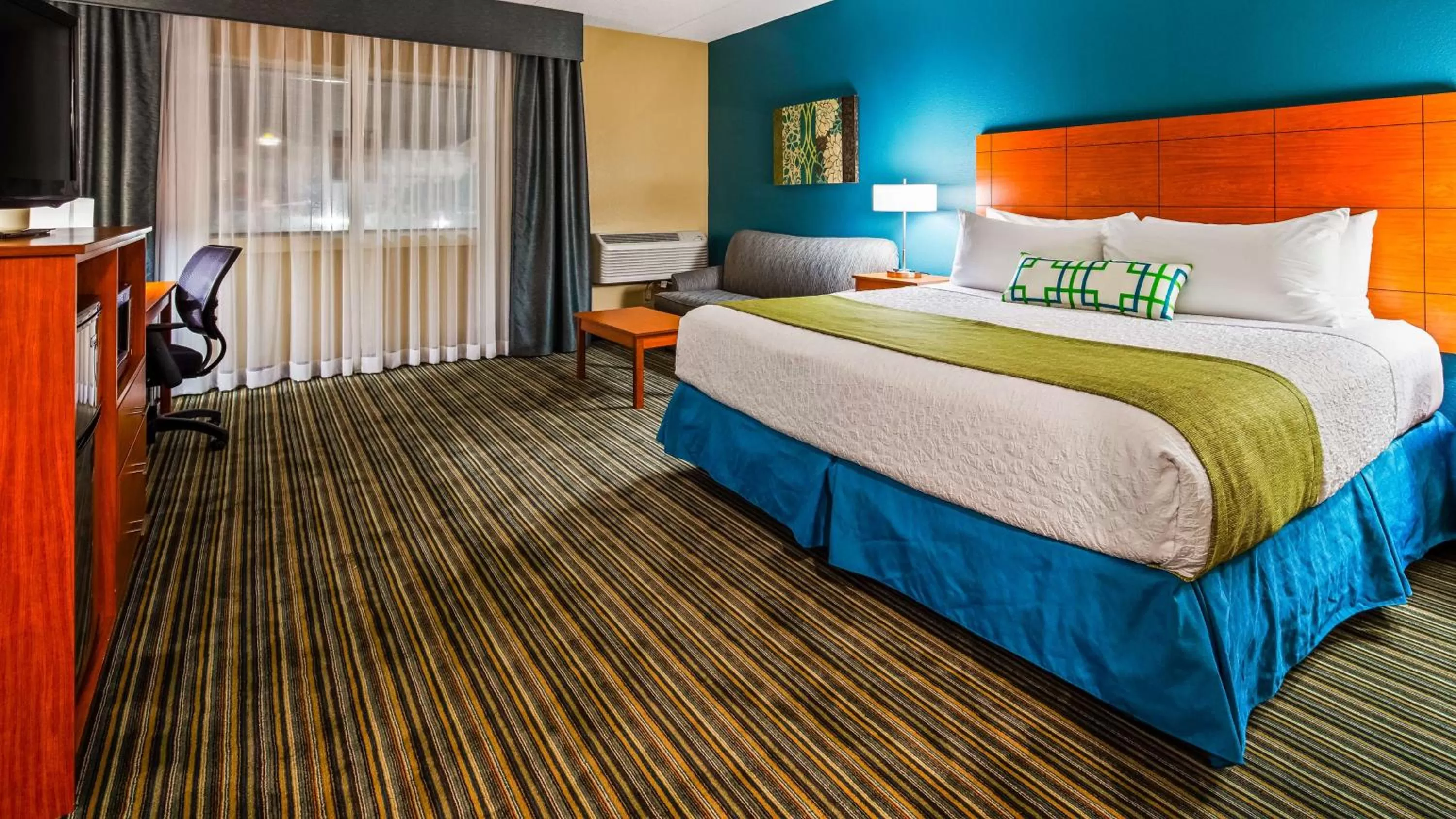 King Room with Sofa Bed and Balcony - Non-Smoking in Best Western Warren Hotel