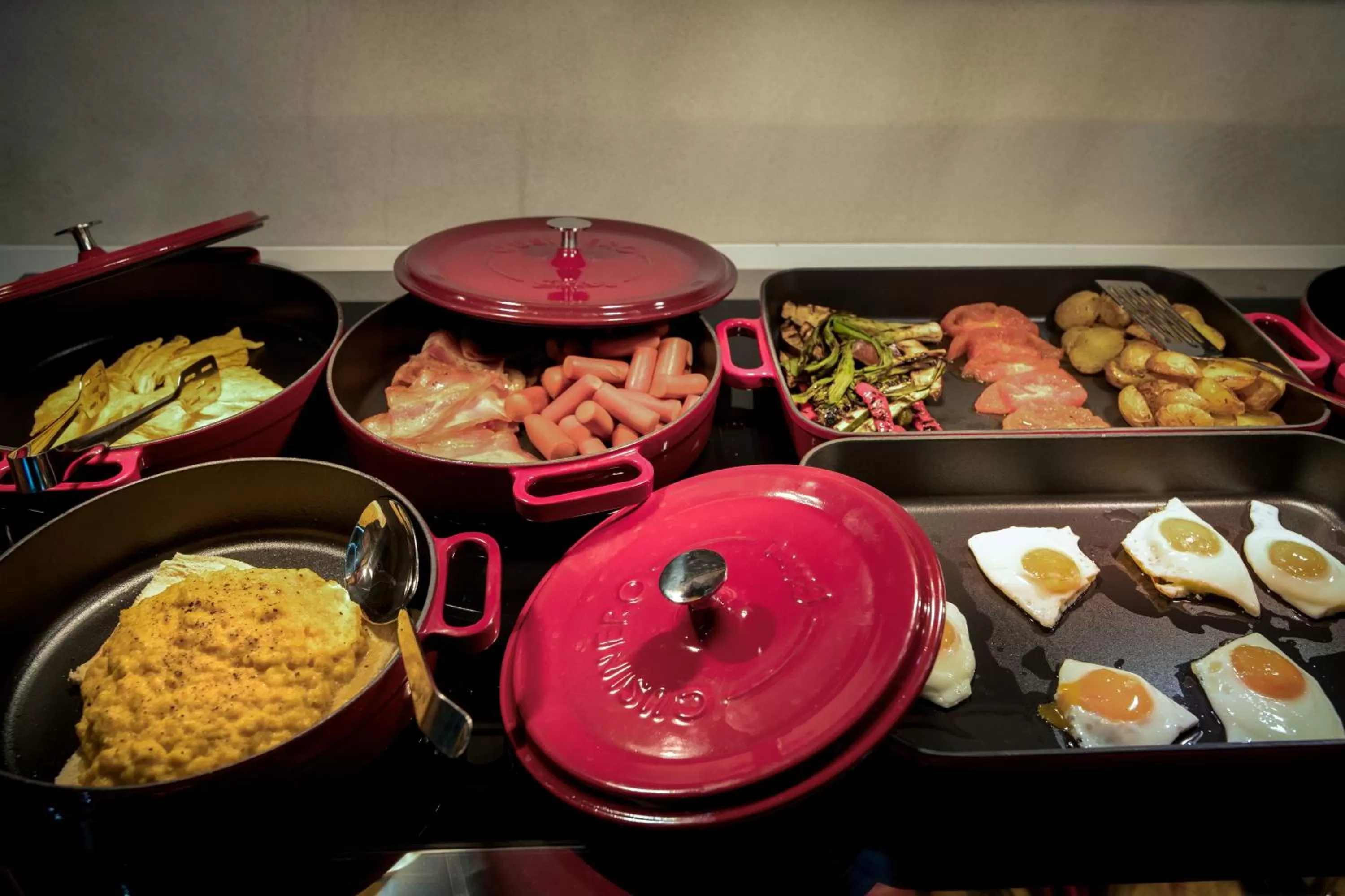 Buffet breakfast in Phoenix Hotel