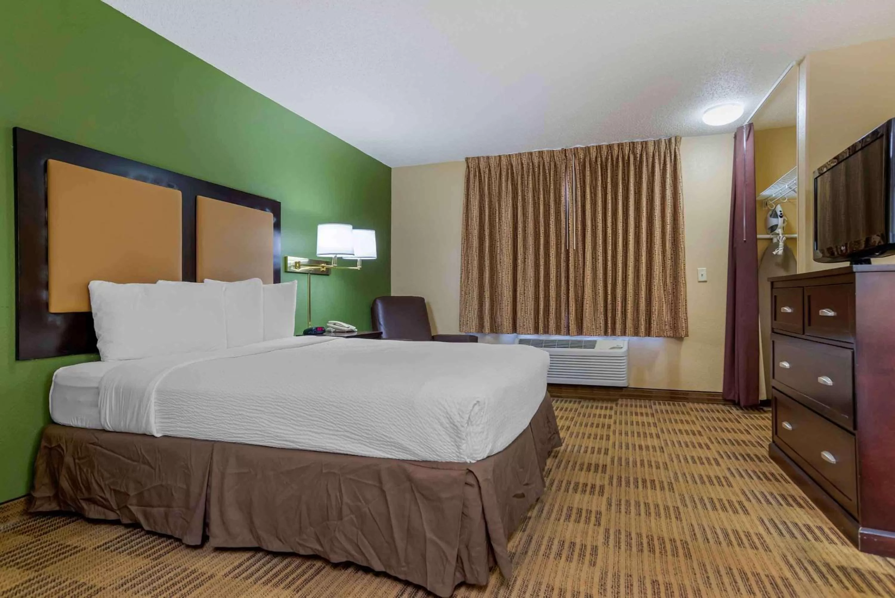 Queen Studio - Disability Access/Non-Smoking in Extended Stay America Suites - New Orleans - Metairie