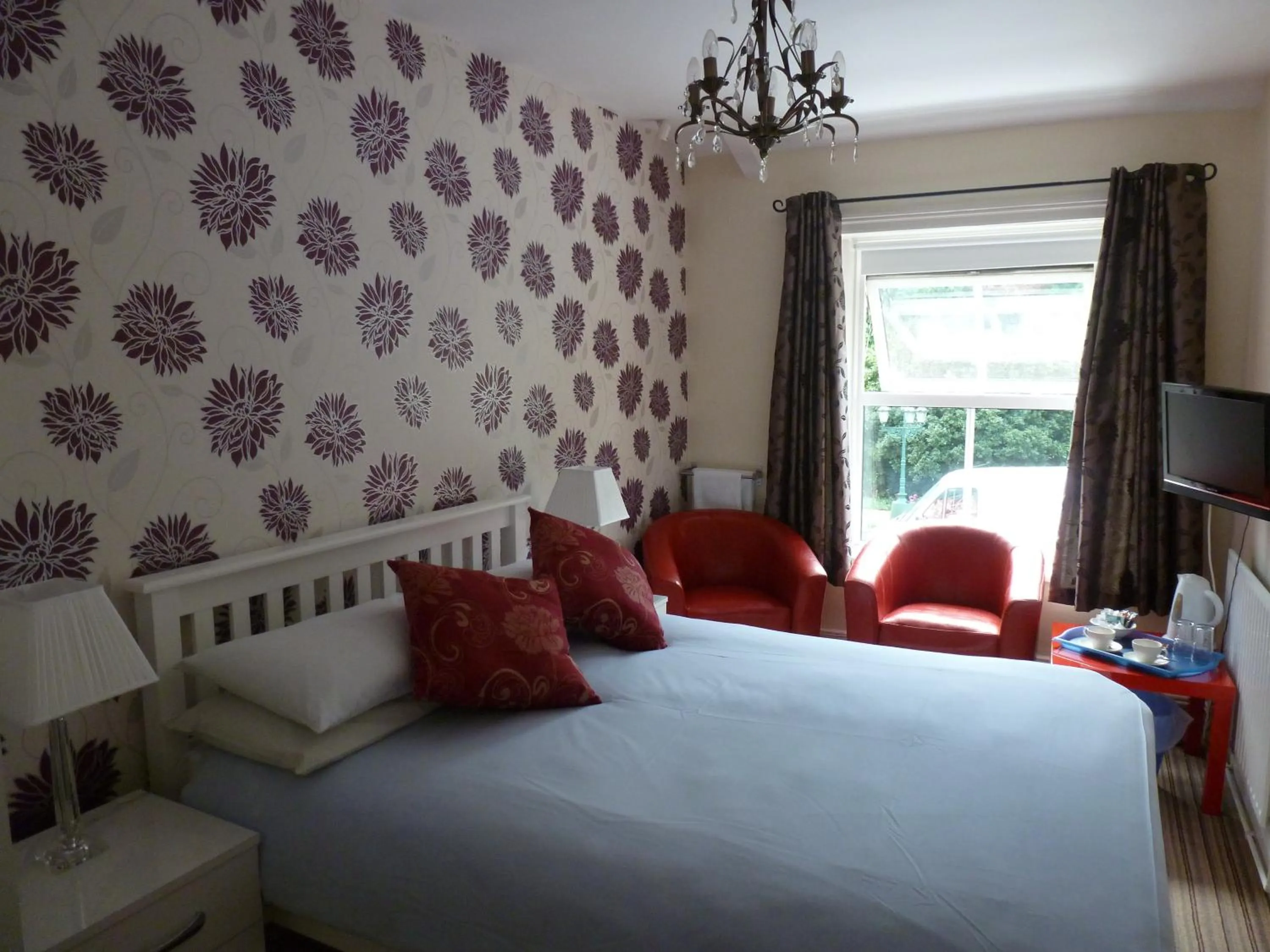 Double Room with Private Bathroom (in hall) in Hedgefield House