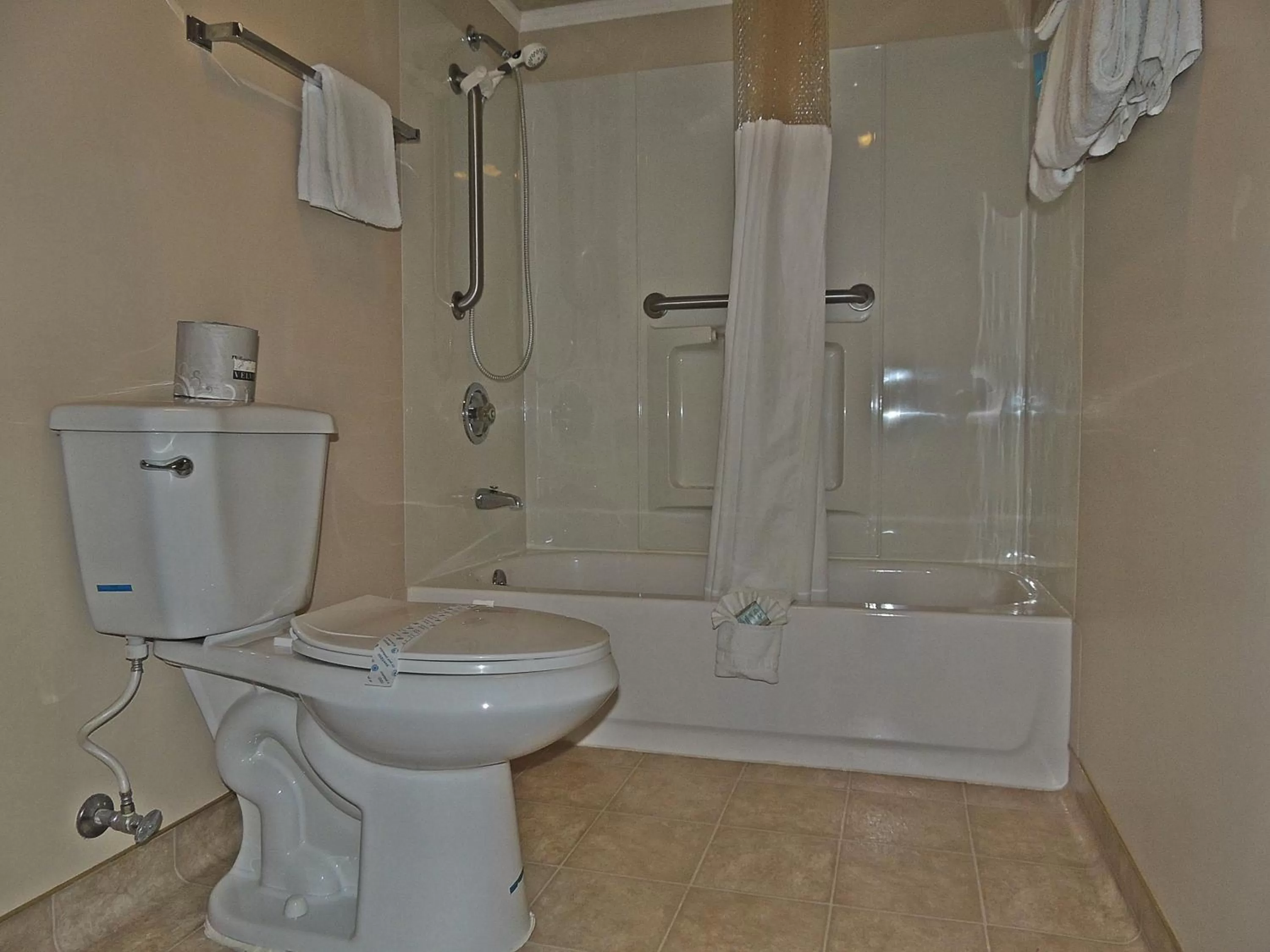 Deluxe Queen Room - Non-Smoking in Travelodge by Wyndham Kalispell