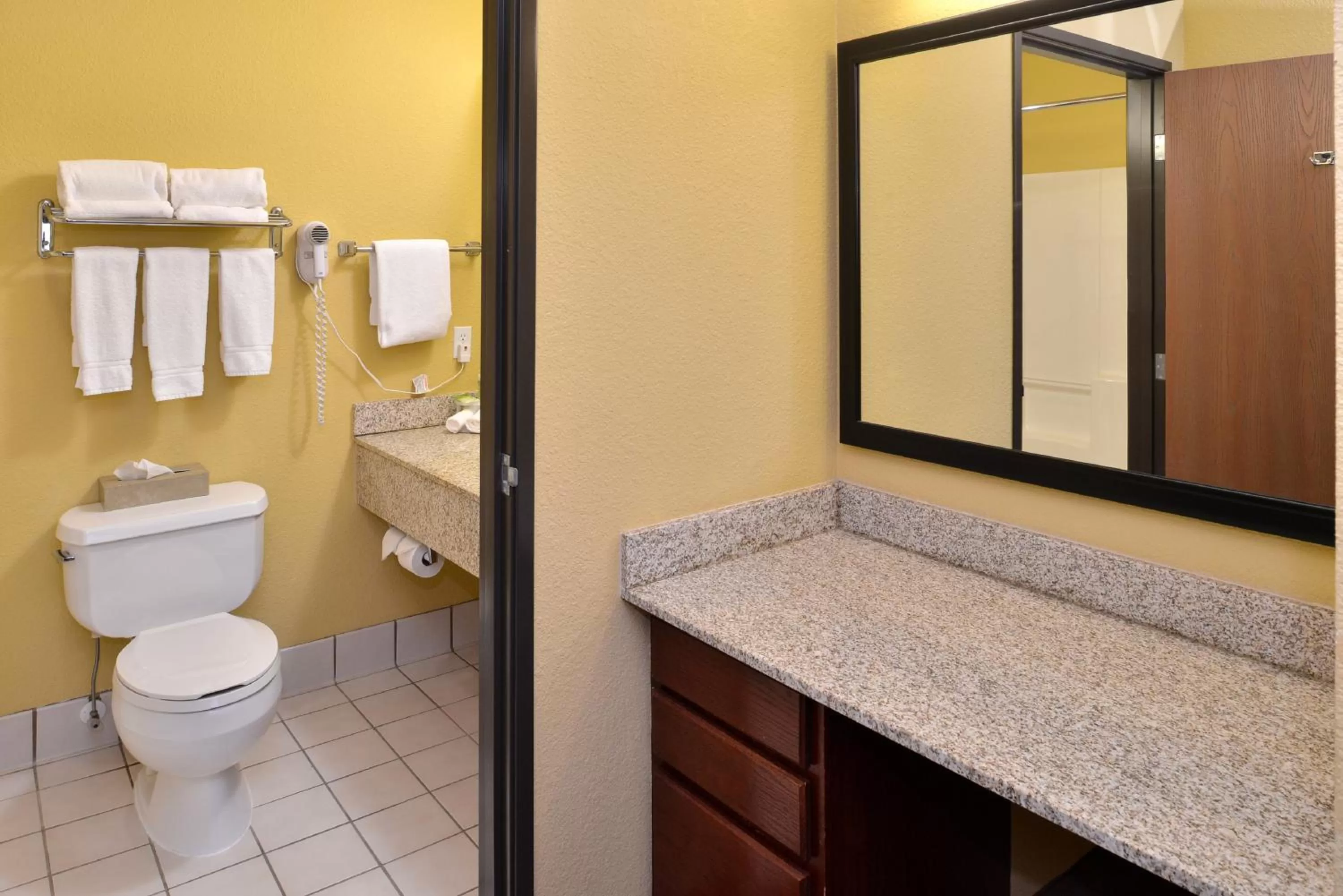 Family Suite in Holiday Inn Stevens Point - Convention Center by IHG
