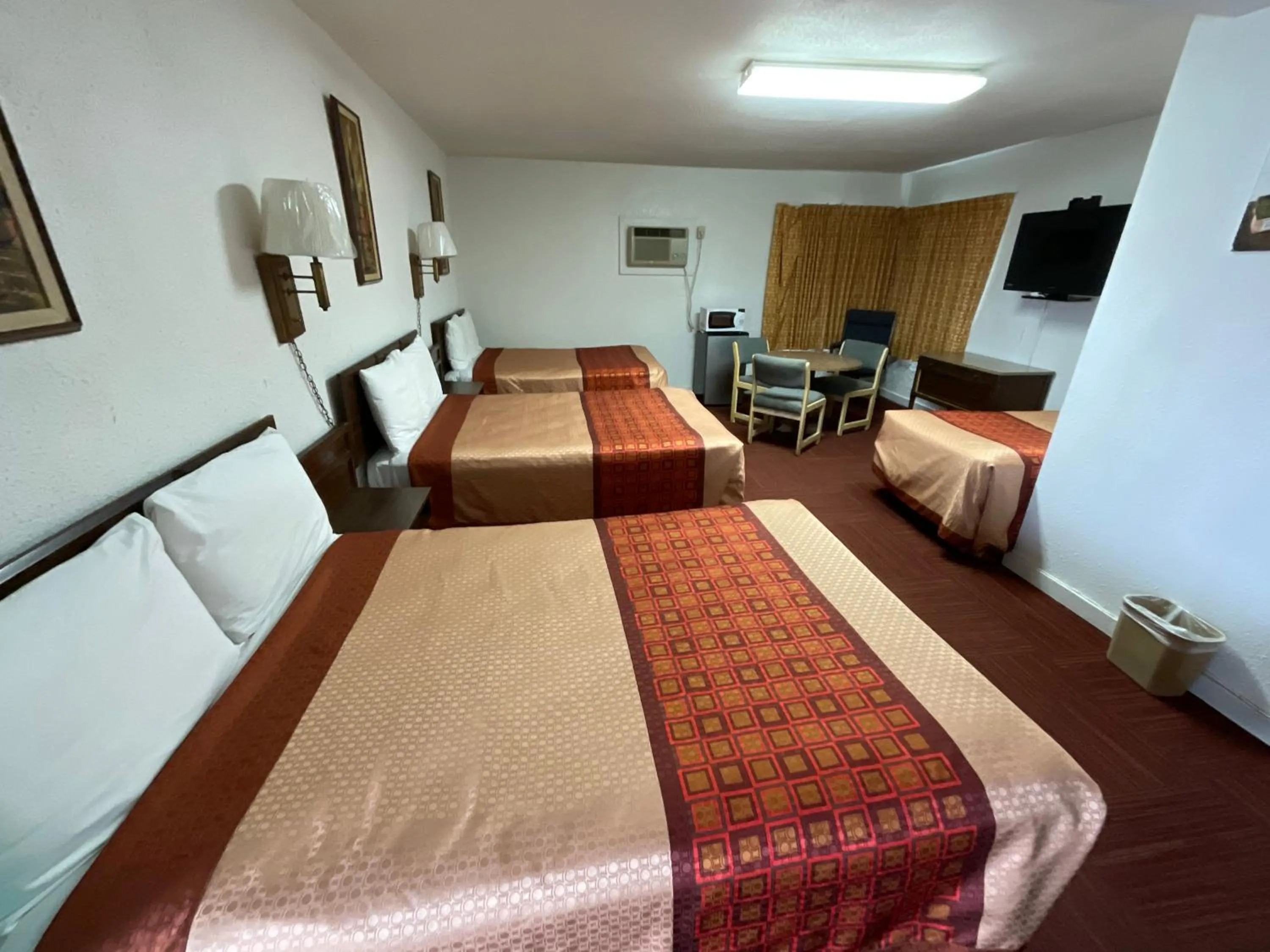 Deluxe Family Room in Kansan Motel