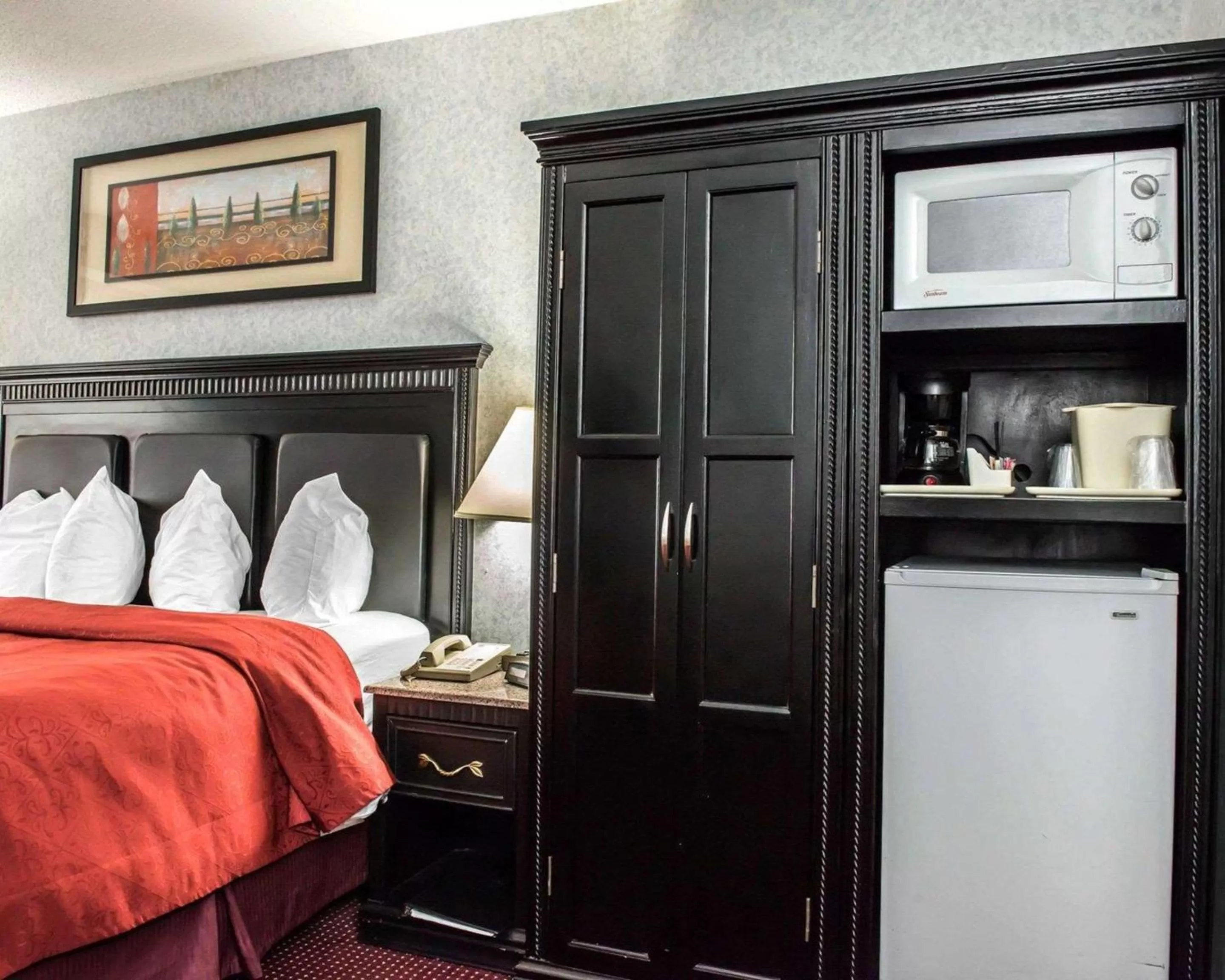 King Room Ground Floor -  Accessible/Non-Smoking in Quality Inn & Suites Gibsonia - Pittsburgh North