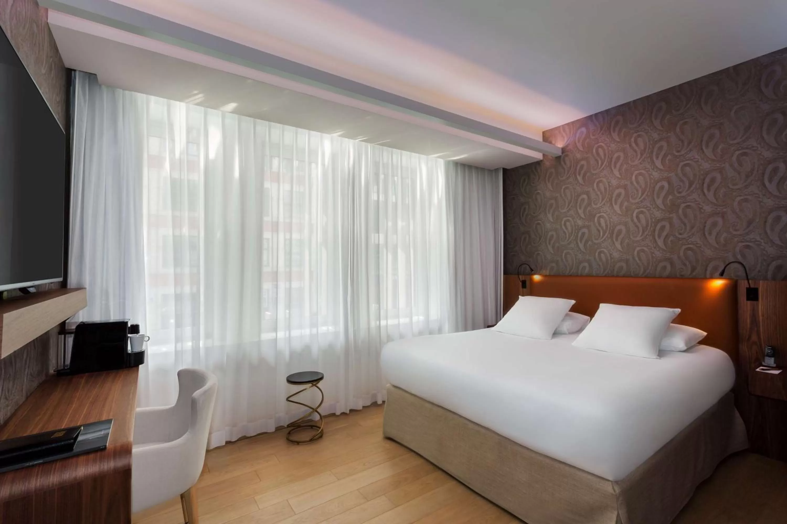 Large Executive King Room in Hotel L'Arbre Voyageur - LILLE