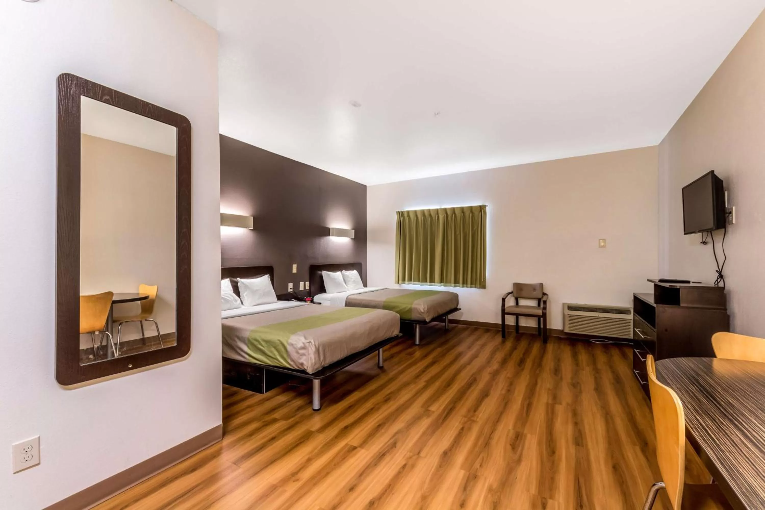 Deluxe Queen Room with Three Queen Beds - Non-Smoking in Super 8 by Wyndham Kenedy