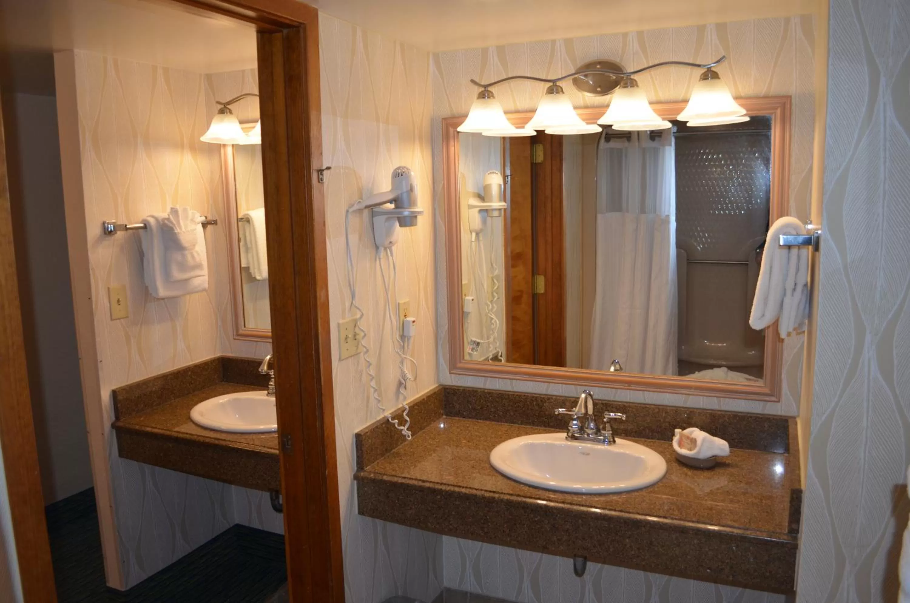 Queen Room with Two Queen Beds - Indoor Pool View in Sun Viking Lodge - Daytona Beach