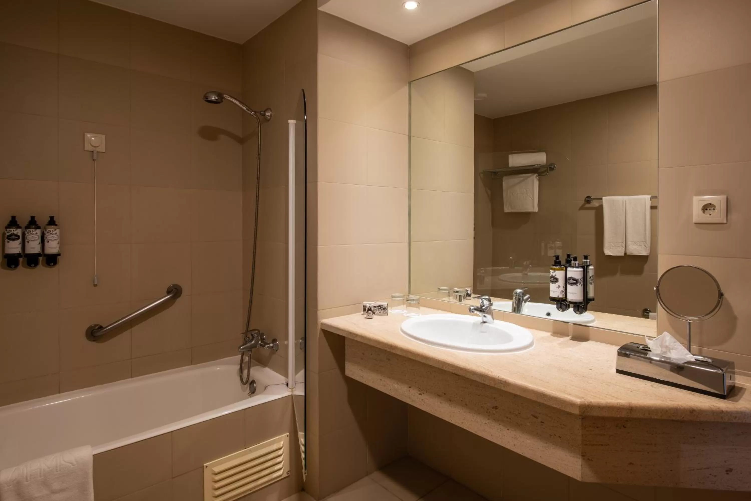 Deluxe Double or Twin Room with Balcony in Hotel Mundial