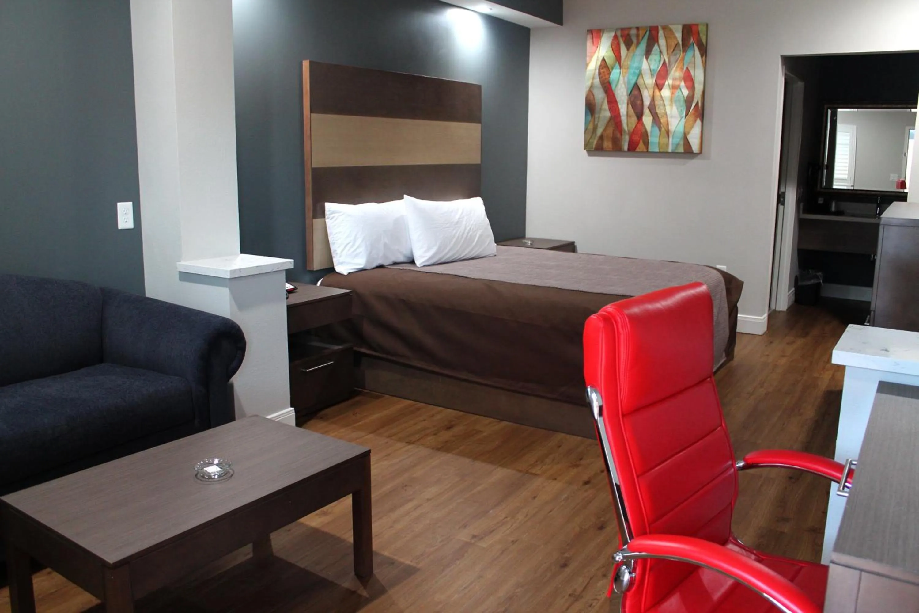 King Suite in Grand Villa Inn and Suites Westchase/Chinatown