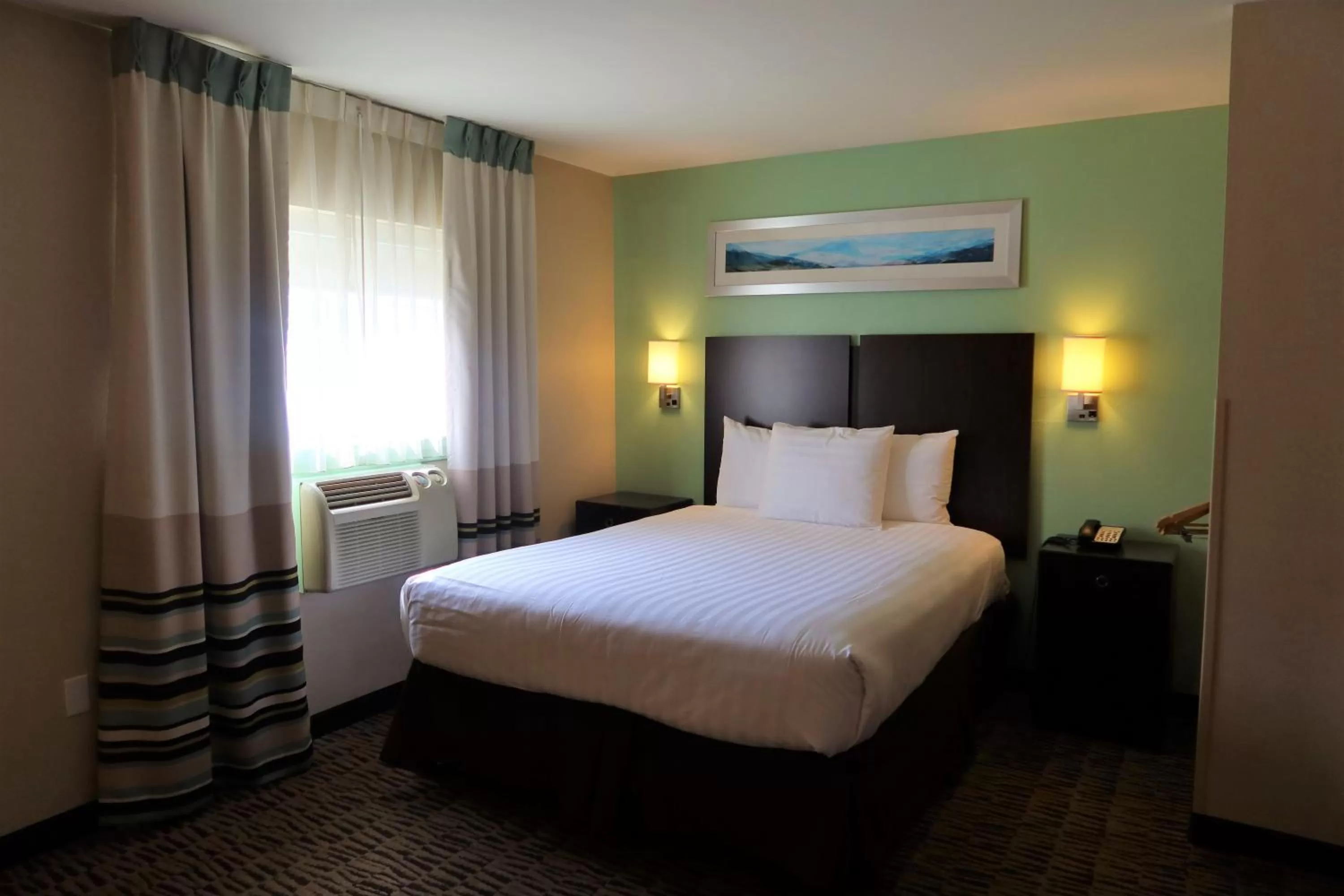 Queen Studio Suite - Mobility Access/Non-Smoking in GreenTree Suites Eagle / Vail Valley
