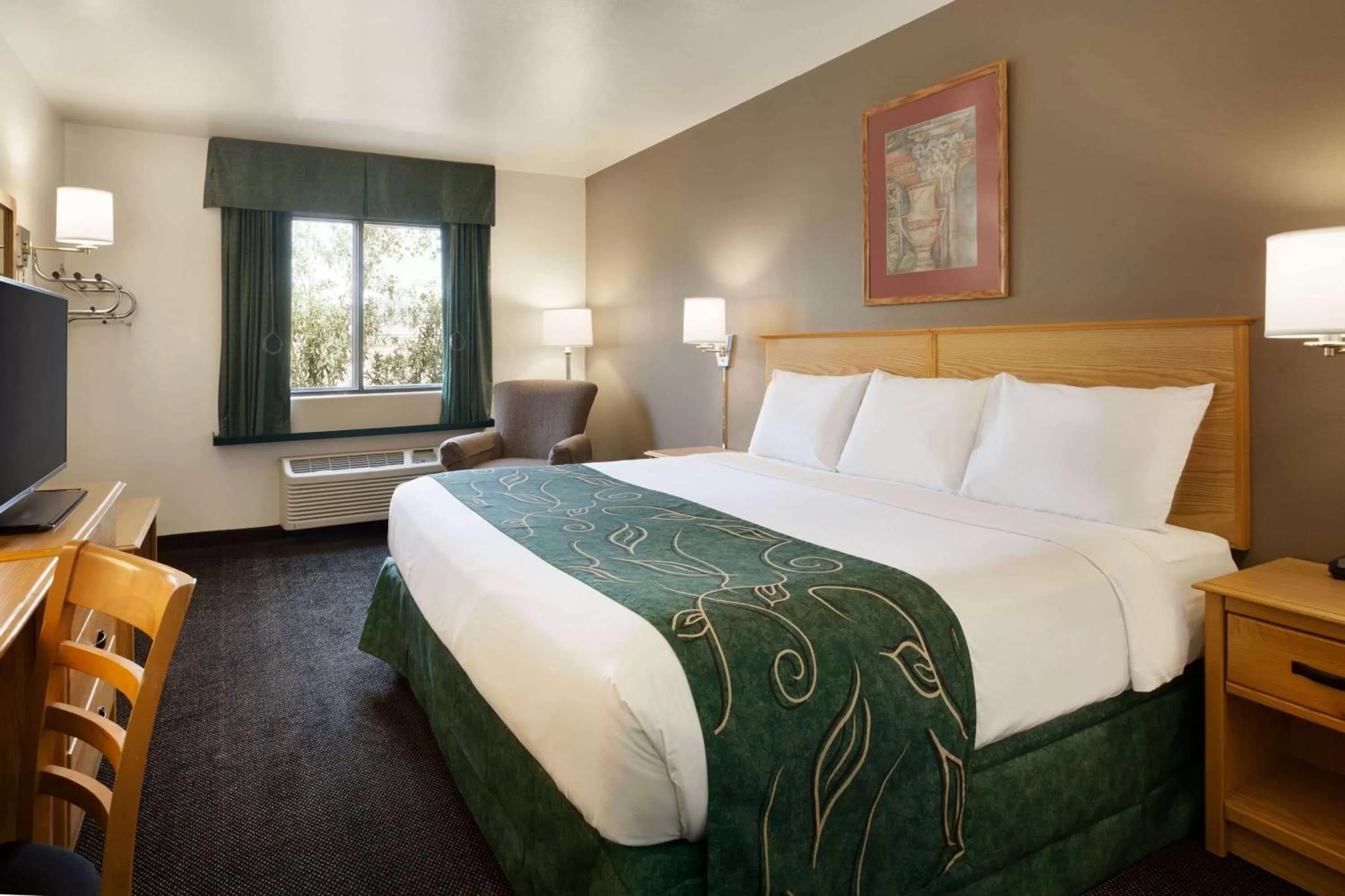 King Room - Non-Smoking in Travelodge by Wyndham Yermo