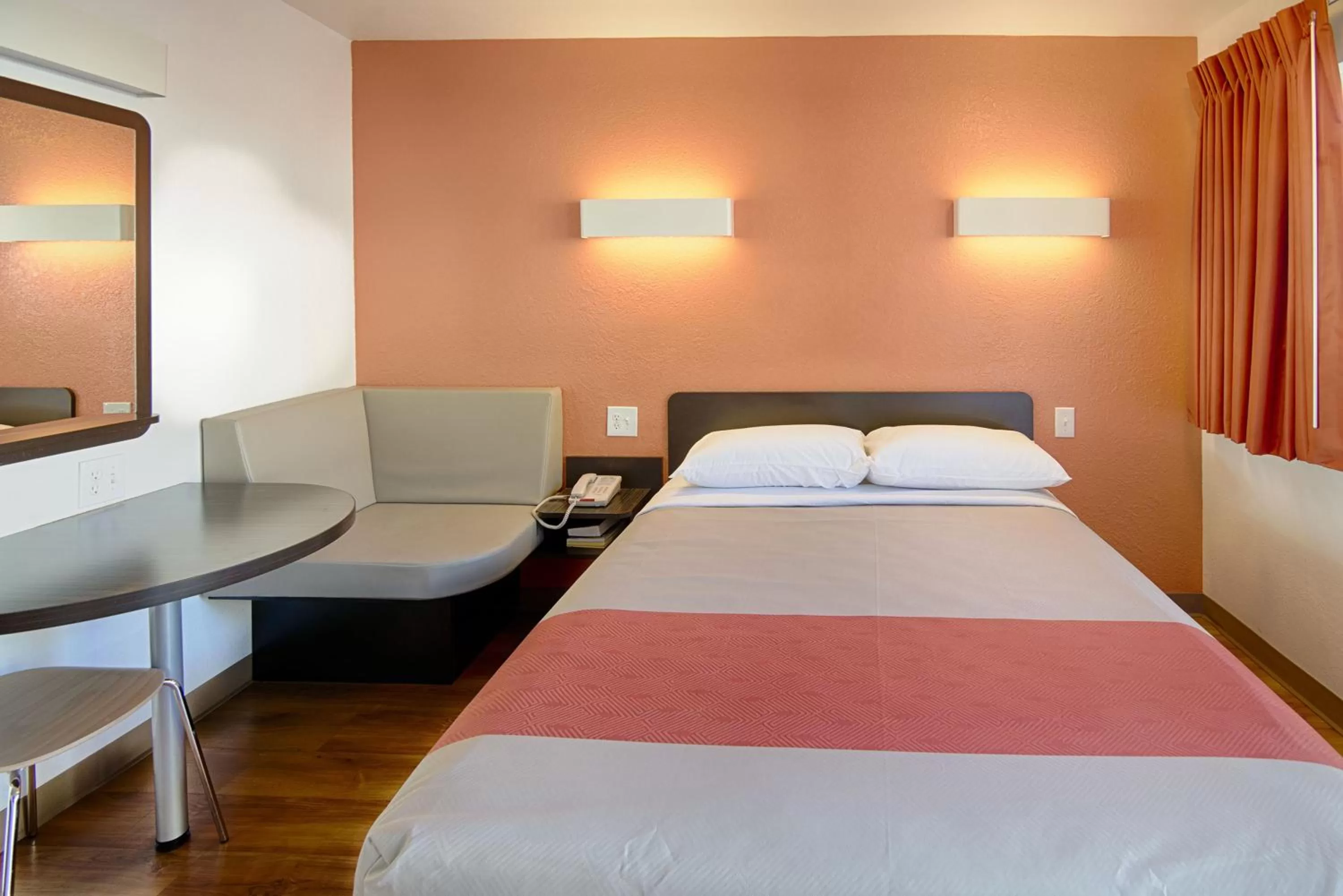 Superior Queen Room - single occupancy in Motel 6-Mammoth Lakes, CA