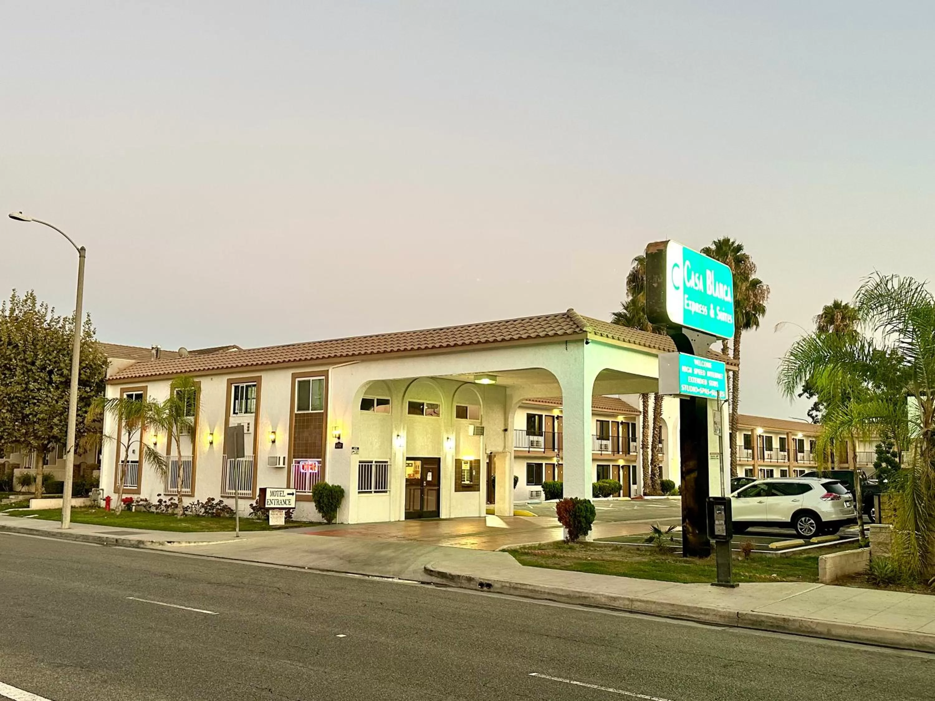 Casa Blanca Express & Suites - Cypress, Buena Park