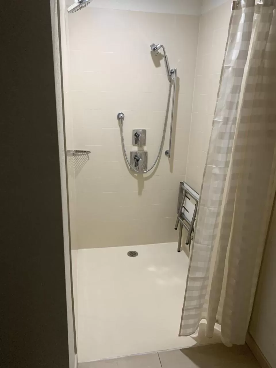 Two-Bedroom Queen Suite with Roll-in Shower in Hyatt House LAX Manhattan Beach