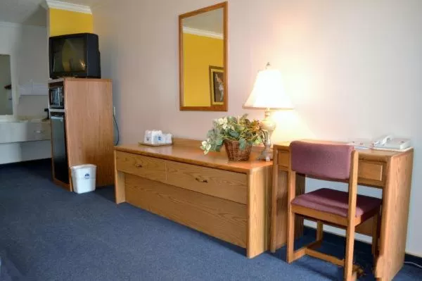 Standard Queen Room - Non Smoking in Covered Wagon Motel Lusk WY