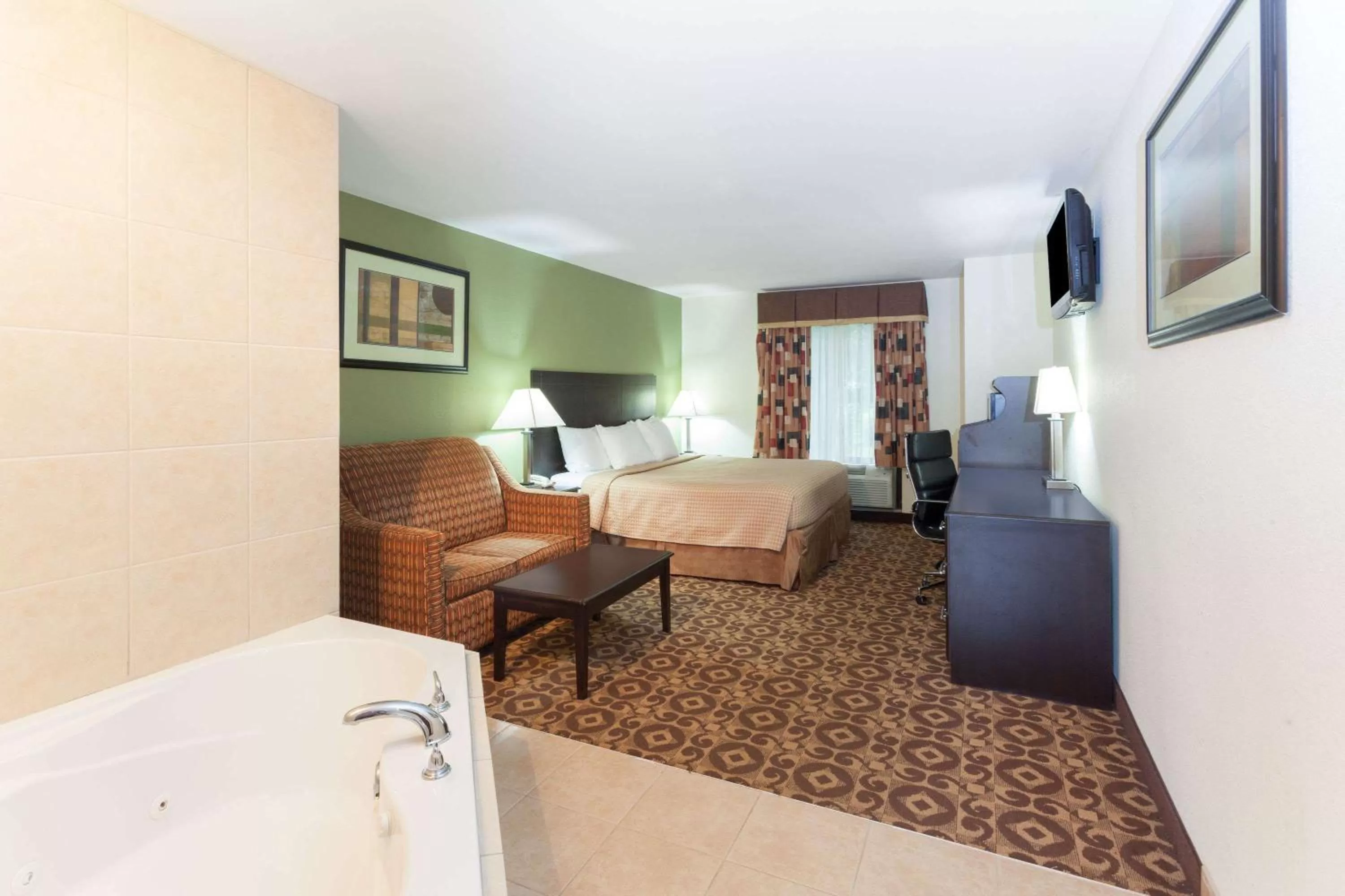 Deluxe King Studio Suite - Non-Smoking in Super 8 by Wyndham Decatur/Dntn/Atlanta Area