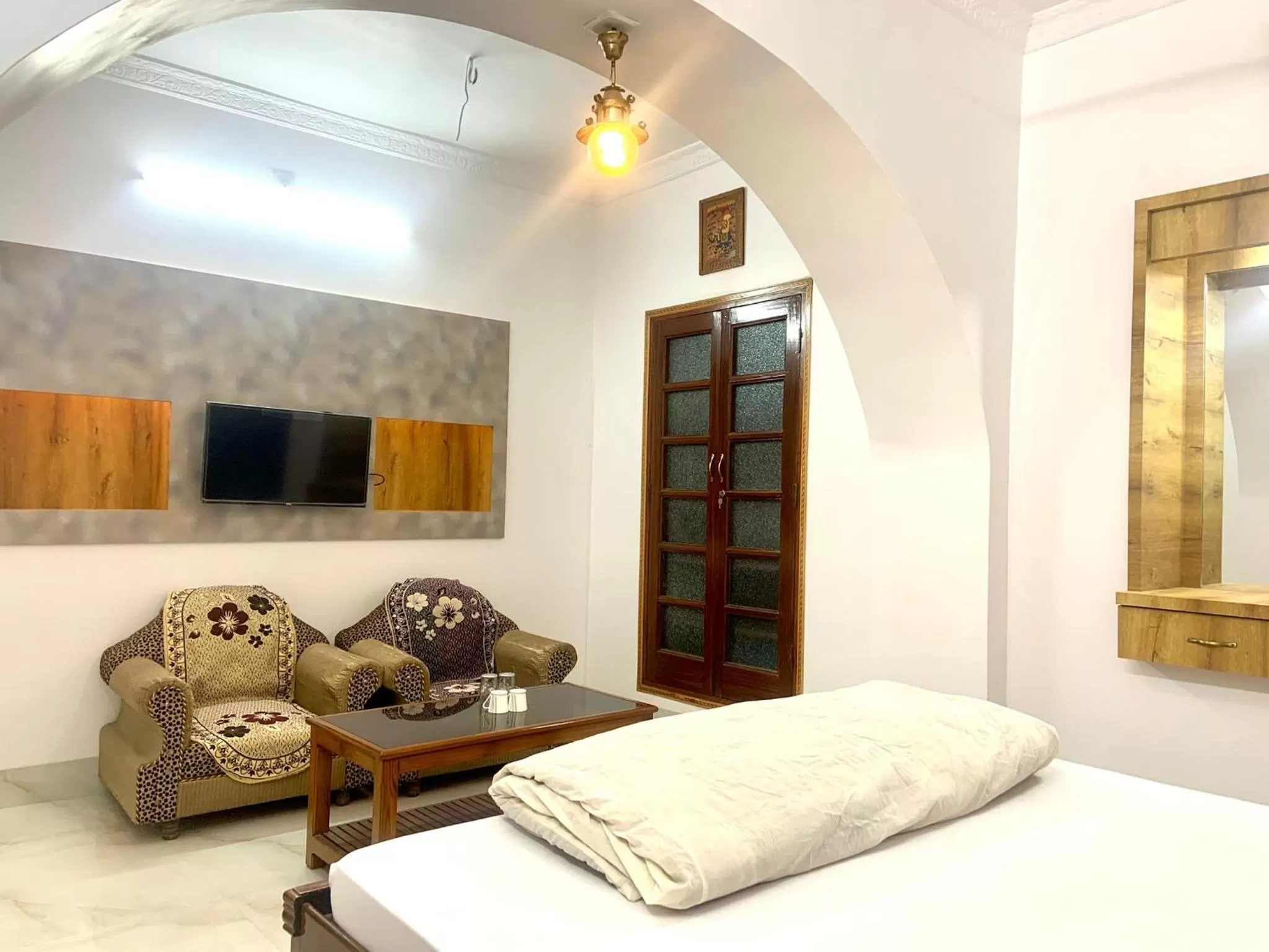 Deluxe Double Room (2 Adults + 1 Child) - single occupancy in Hotel Swagatam