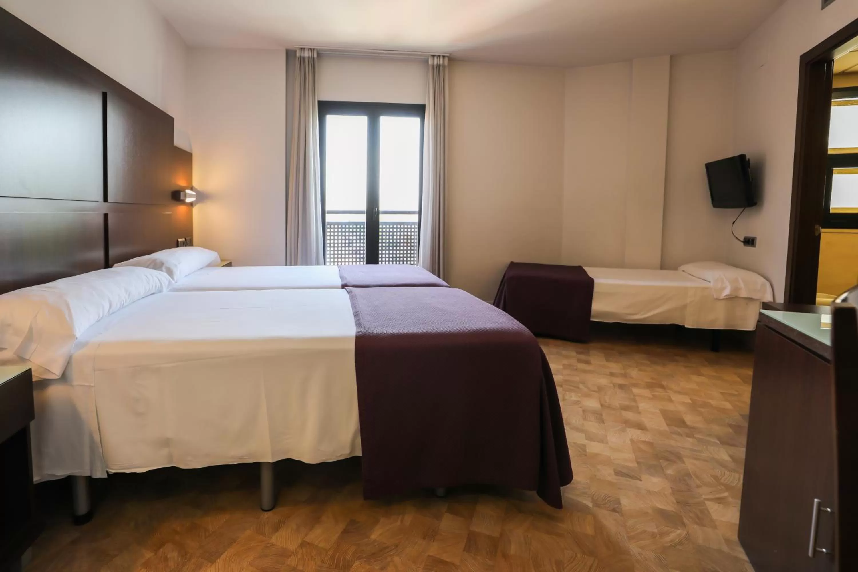 Basic Triple Room in YIT Conquista de Granada