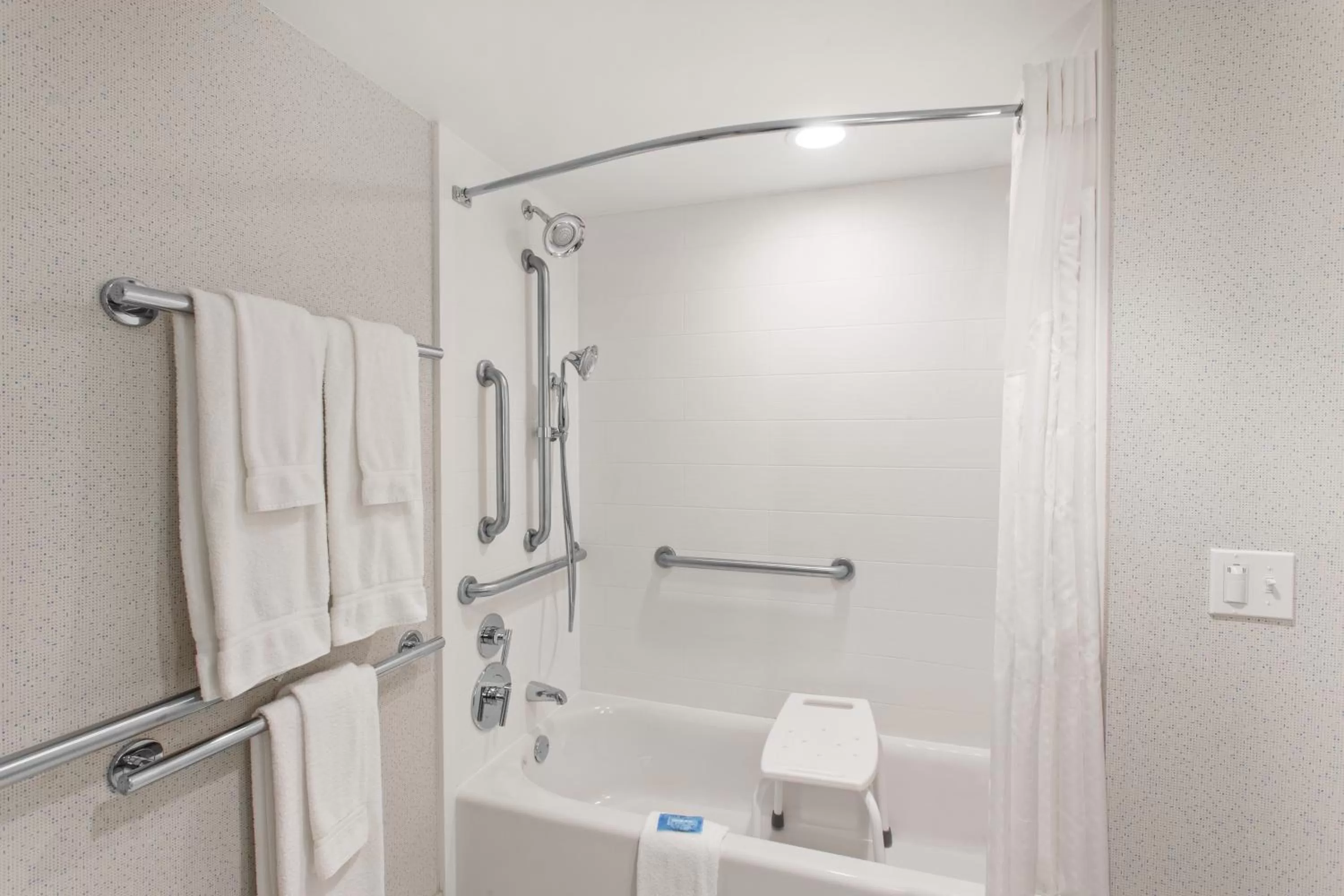 Queen Room - Disability Access in Holiday Inn Express West Los Angeles by IHG