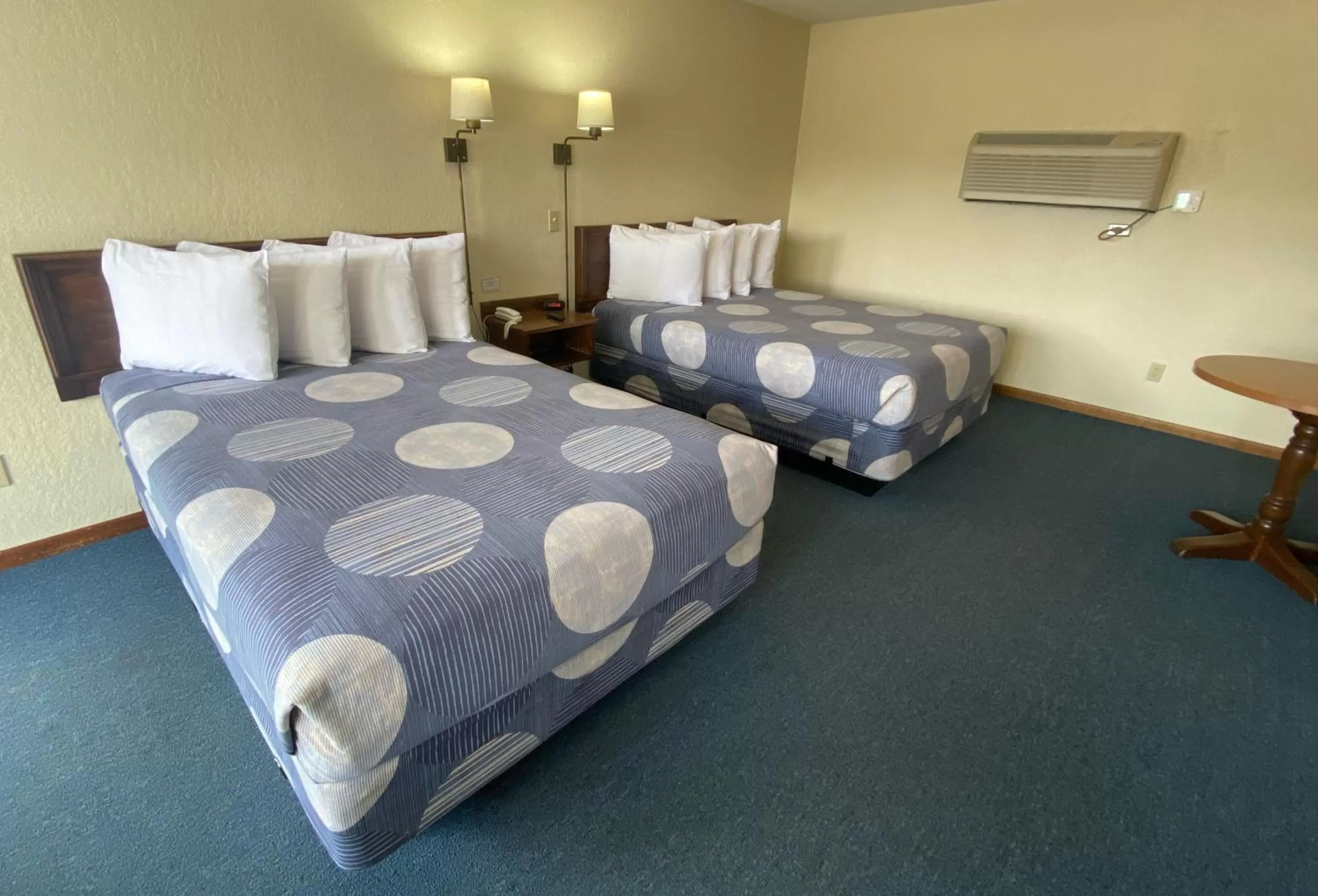 Standard Quadruple Room in Waterway Inn